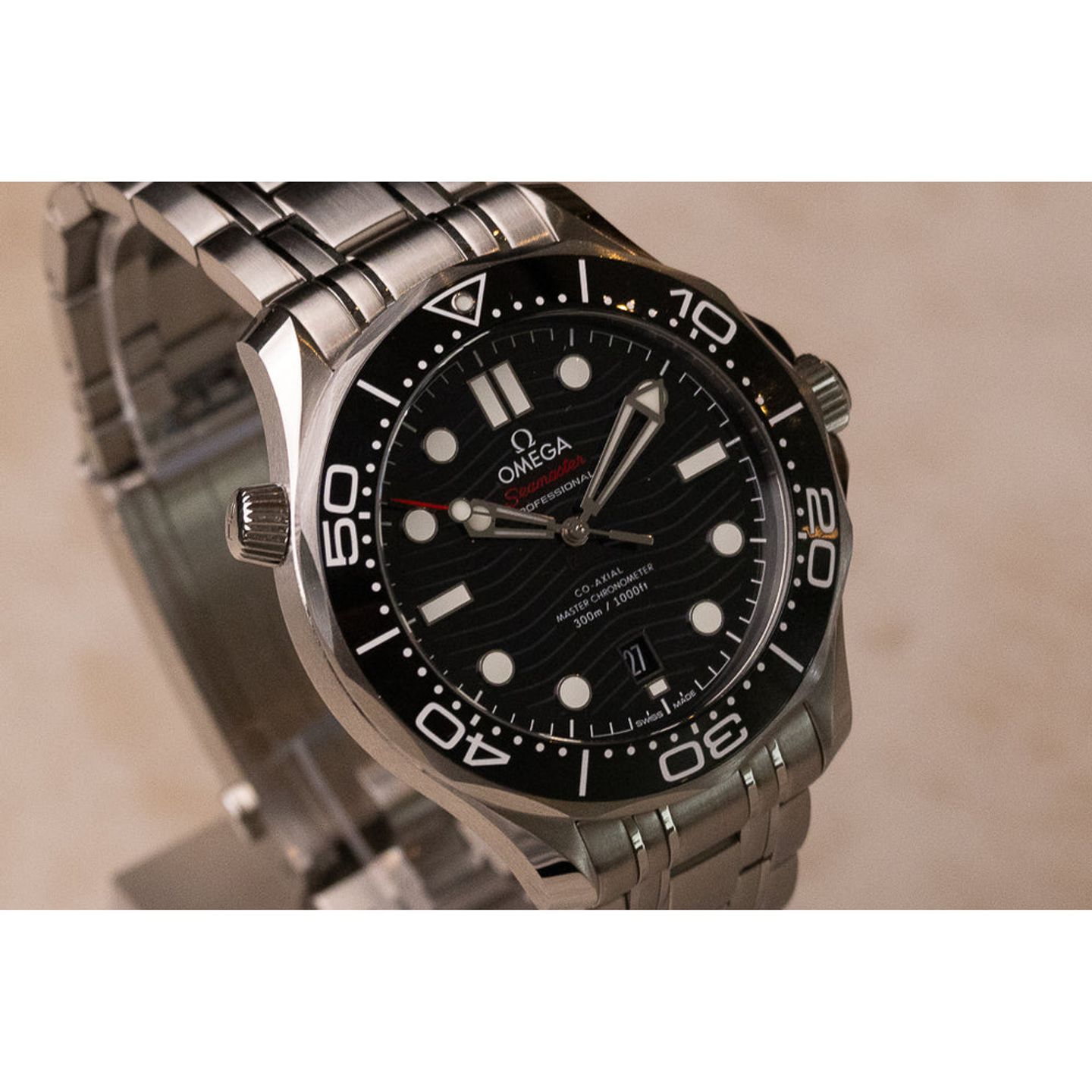 Omega Seamaster Diver 300 M 210.32.42.20.01.001 (2025) - Zwart wijzerplaat 42mm Staal (3/7)