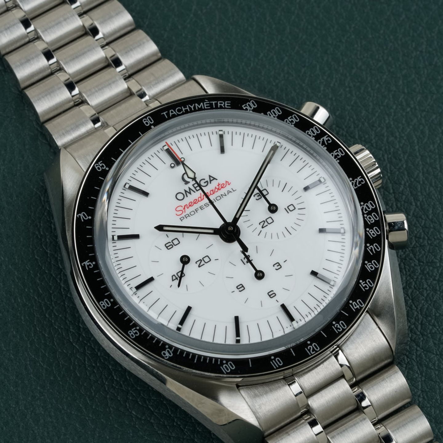 Omega Speedmaster Professional Moonwatch 310.30.42.50.04.001 (2026) - White dial 42 mm Steel case (3/8)