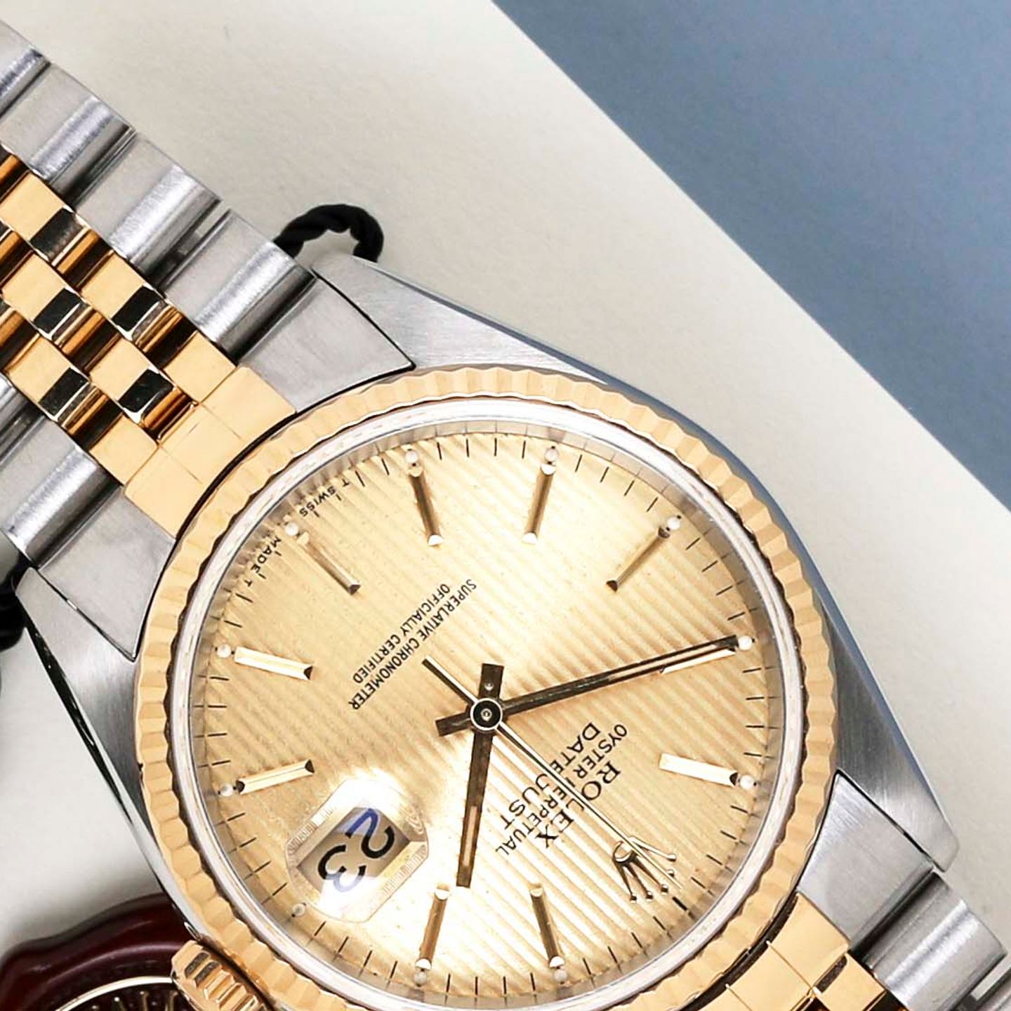 Rolex Datejust 36 16233 (1995) - Champagne wijzerplaat 36mm Goud/Staal (4/8)