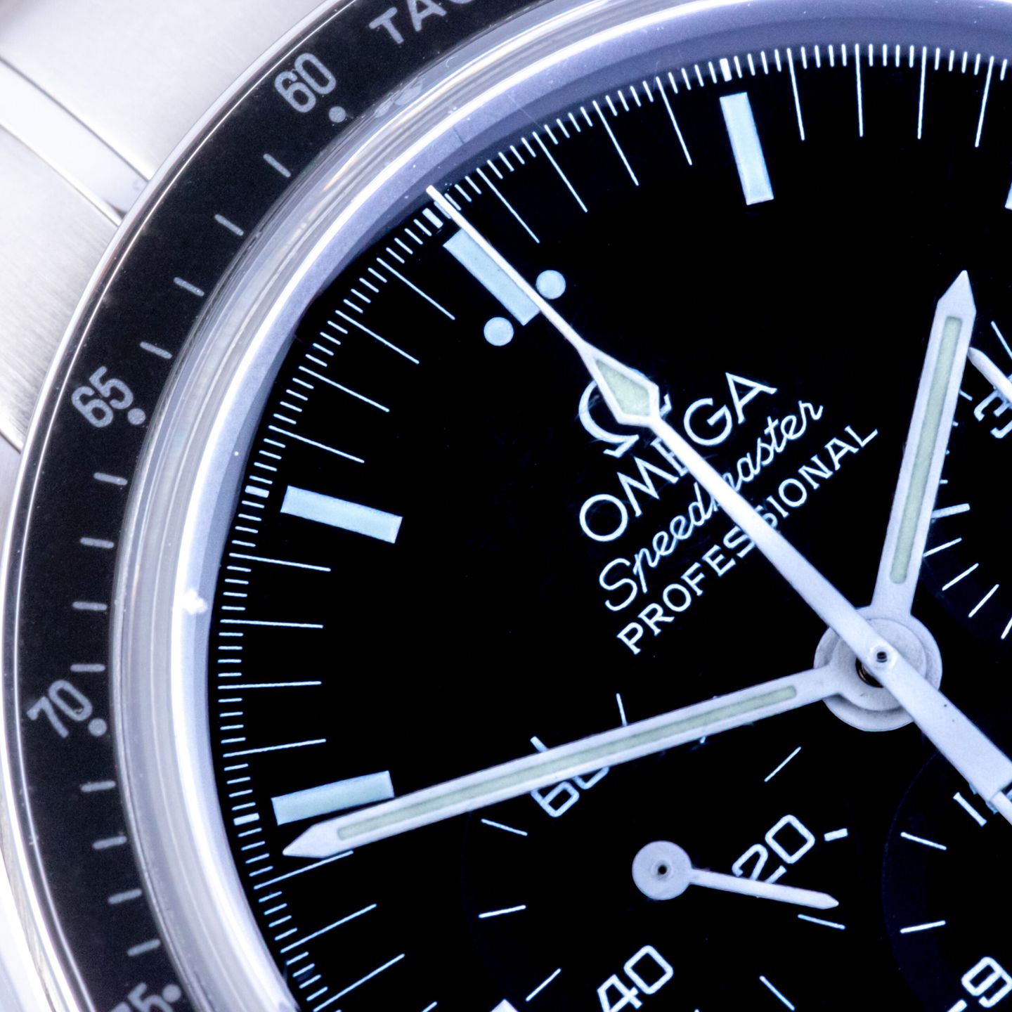 Omega Speedmaster Professional Moonwatch 3570.50.00 (2007) - Black dial 42 mm Steel case (2/8)