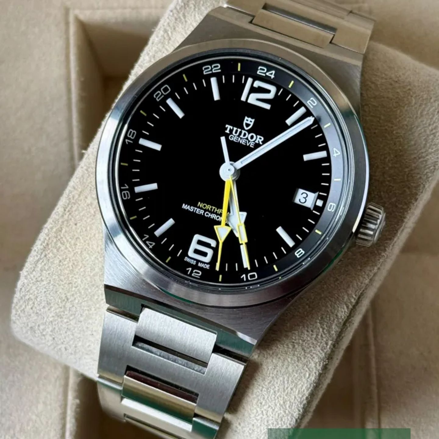 Tudor North Flag 9140G1A0U (2026) - Black dial 40 mm Steel case (3/7)