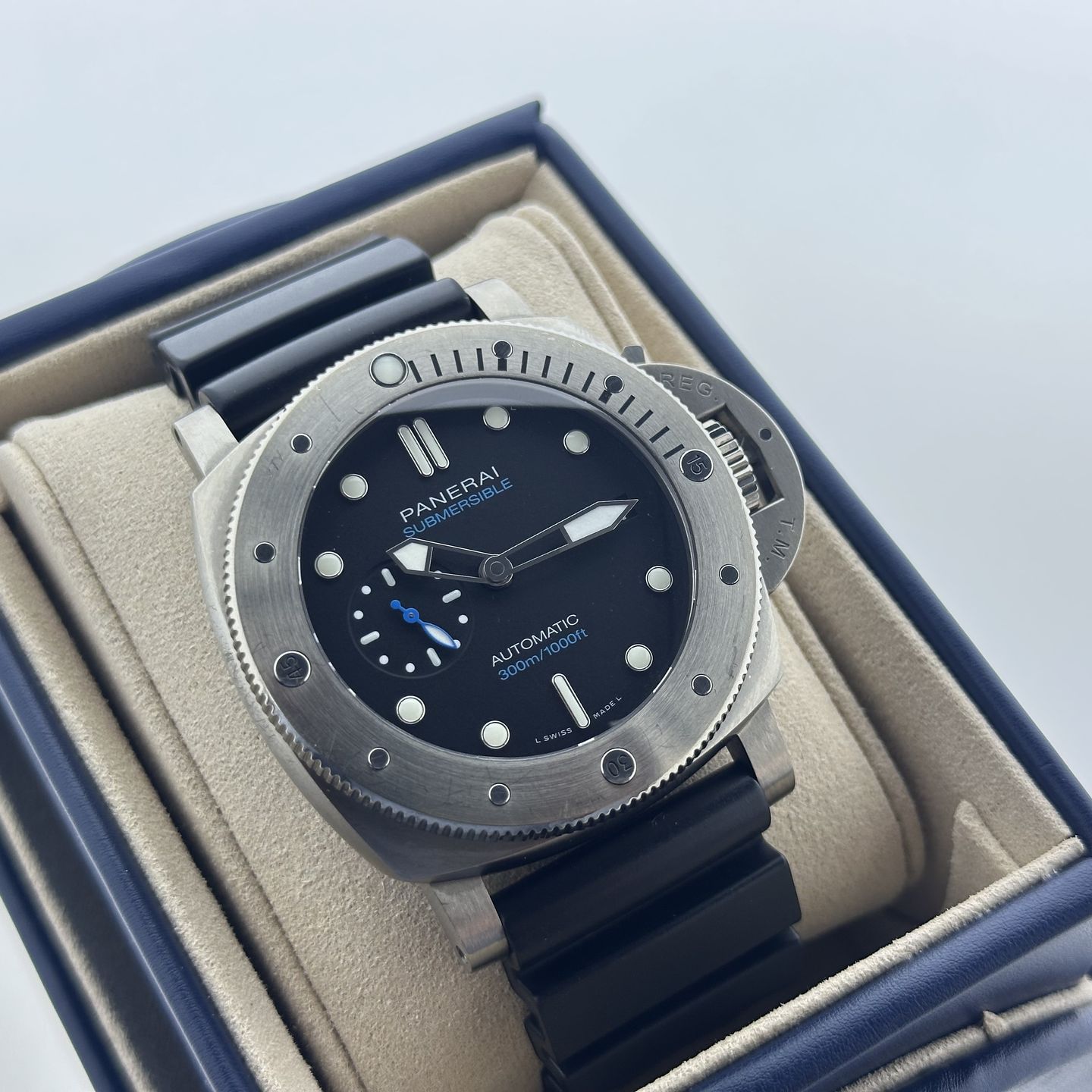 Panerai Luminor Submersible 1950 3 Days Automatic PAM02305 (2023) - Black dial 47 mm Titanium case (6/8)