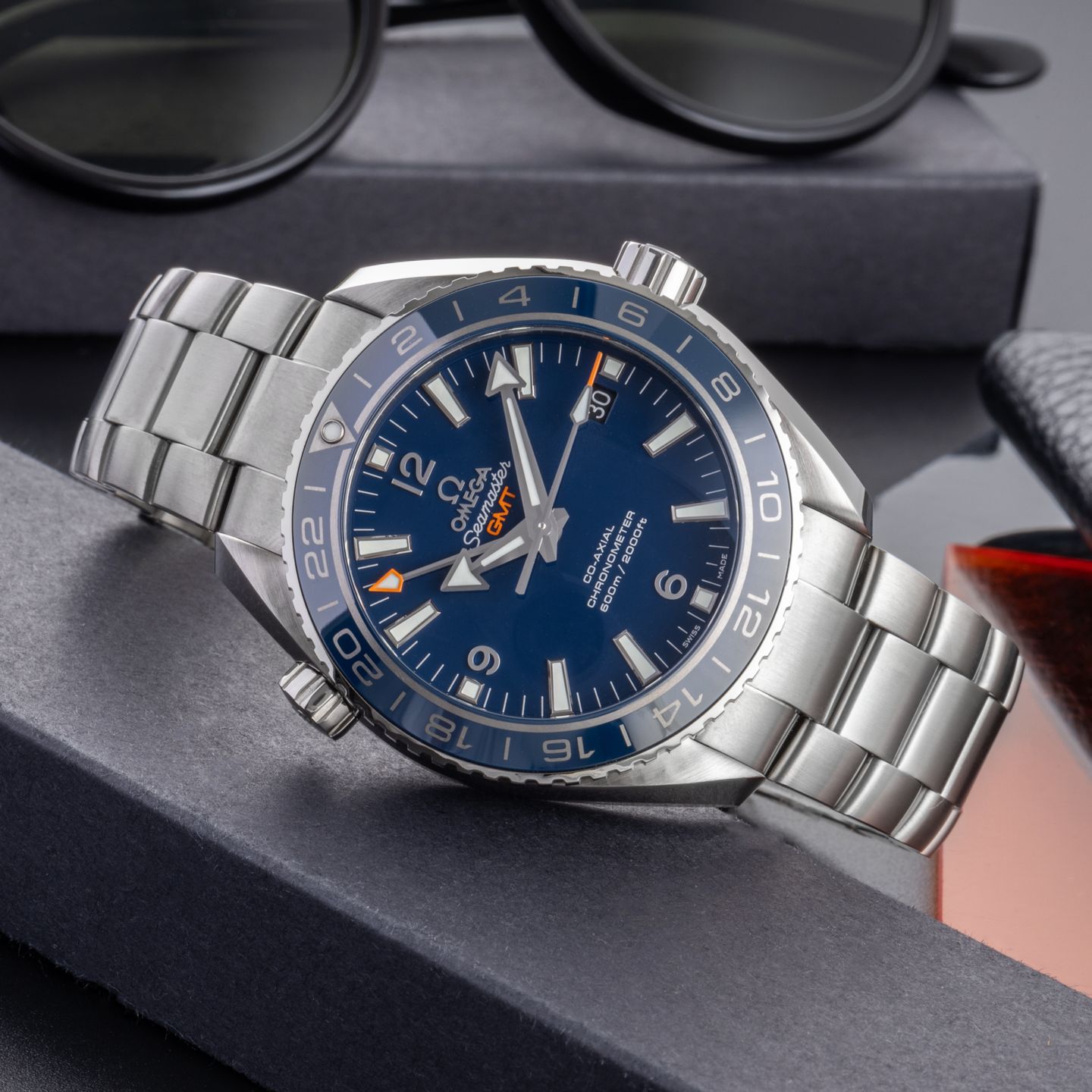 Omega Seamaster Planet Ocean 232.90.44.22.03.001 (2017) - Blauw wijzerplaat 44mm Titanium (2/8)