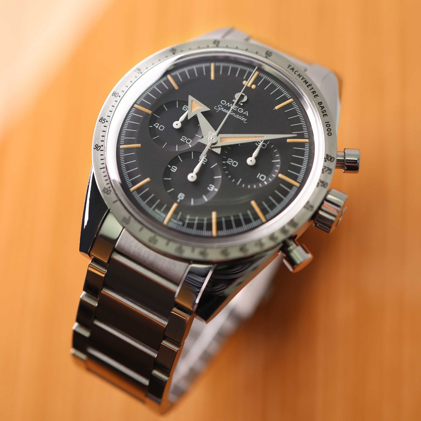 Omega Speedmaster Professional Moonwatch 311.10.39.30.01.001 (2018) - Black dial 39 mm Steel case (2/3)
