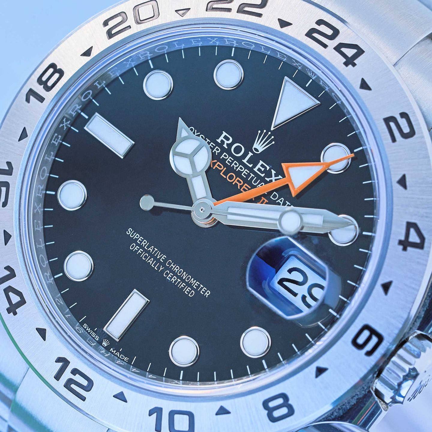 Rolex Explorer II 226570 (2023) - Black dial 42 mm Steel case (2/6)