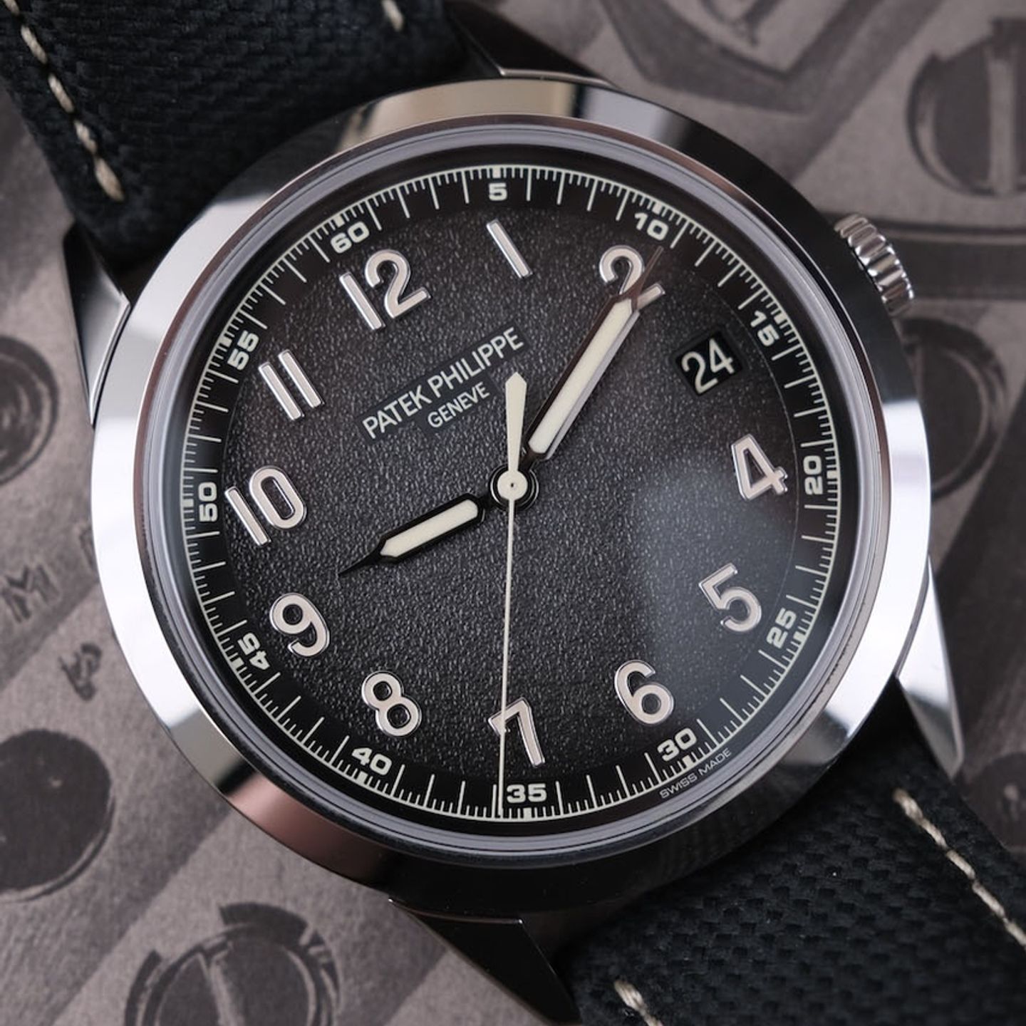 Patek Philippe Calatrava 5226G-001 (2024) - Grey dial 40 mm White Gold case (2/8)