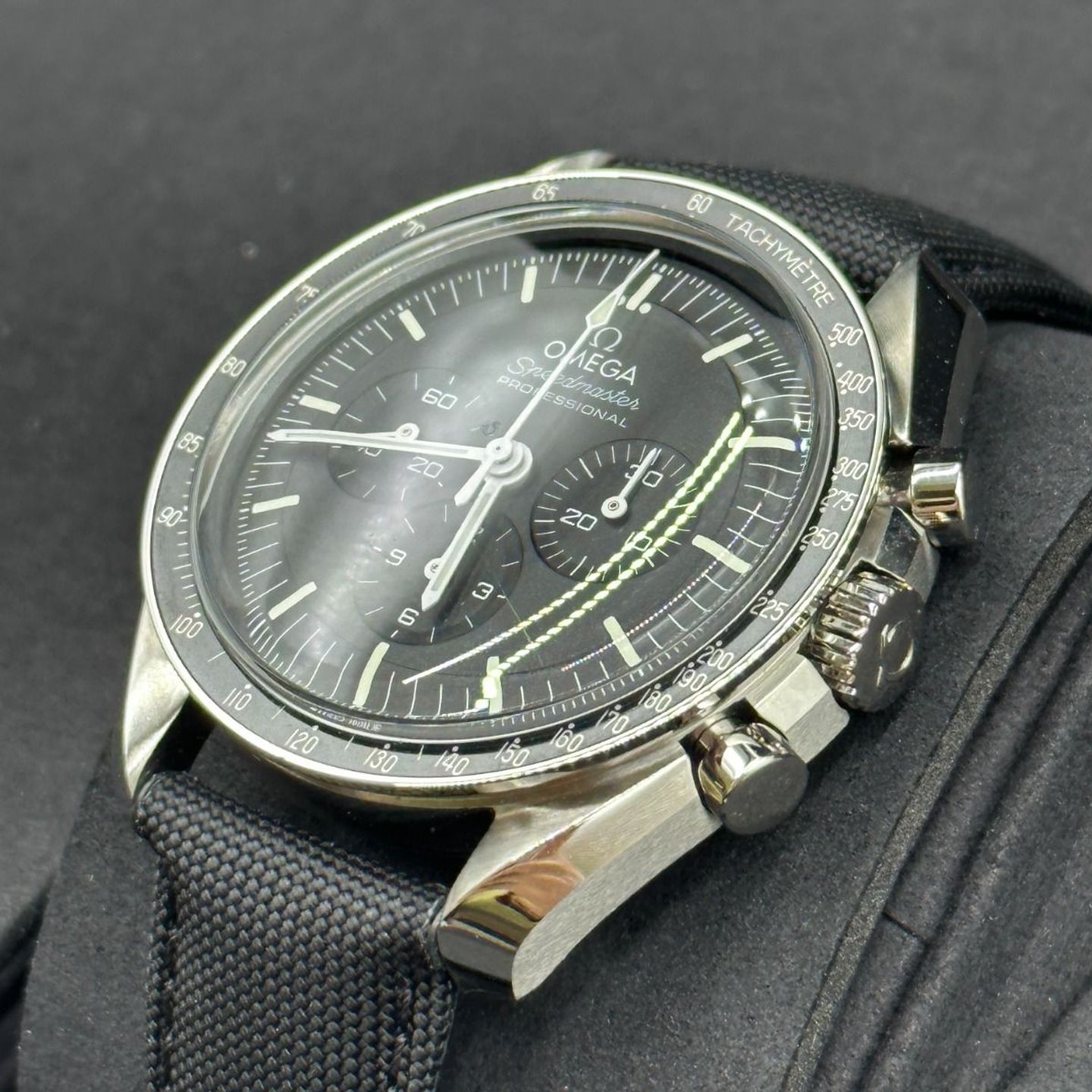 Omega Speedmaster Professional Moonwatch 310.32.42.50.01.001 (2022) - Black dial 42 mm Steel case (2/8)