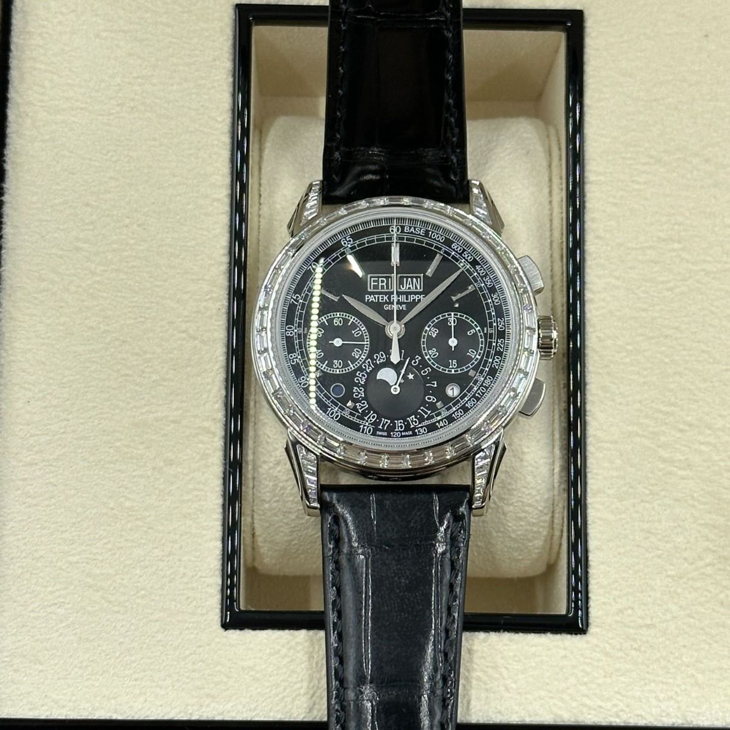 Patek Philippe Perpetual Calendar Chronograph 5271P-010 (2024) - Black dial 41 mm Platinum case (5/8)