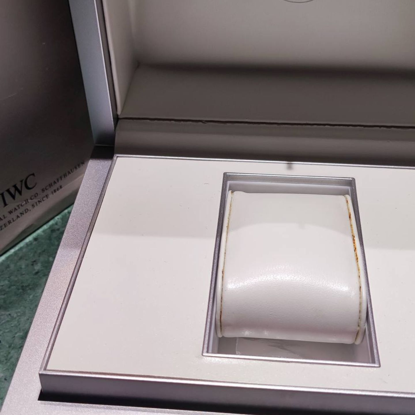 IWC Ingenieur Chronograph IW372501 (2008) - Black dial 42 mm Steel case (6/6)