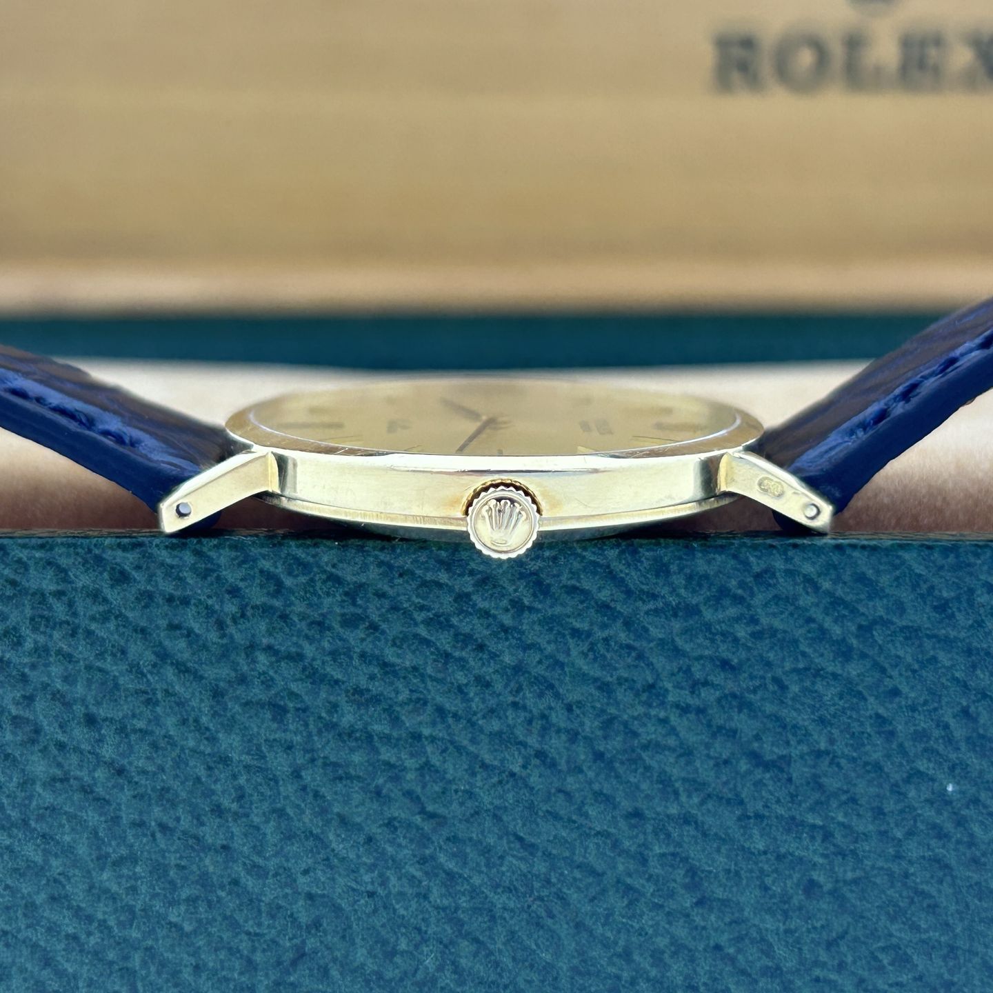 Rolex Cellini 4112 (1975) - Champagne dial 32 mm Yellow Gold case (3/8)