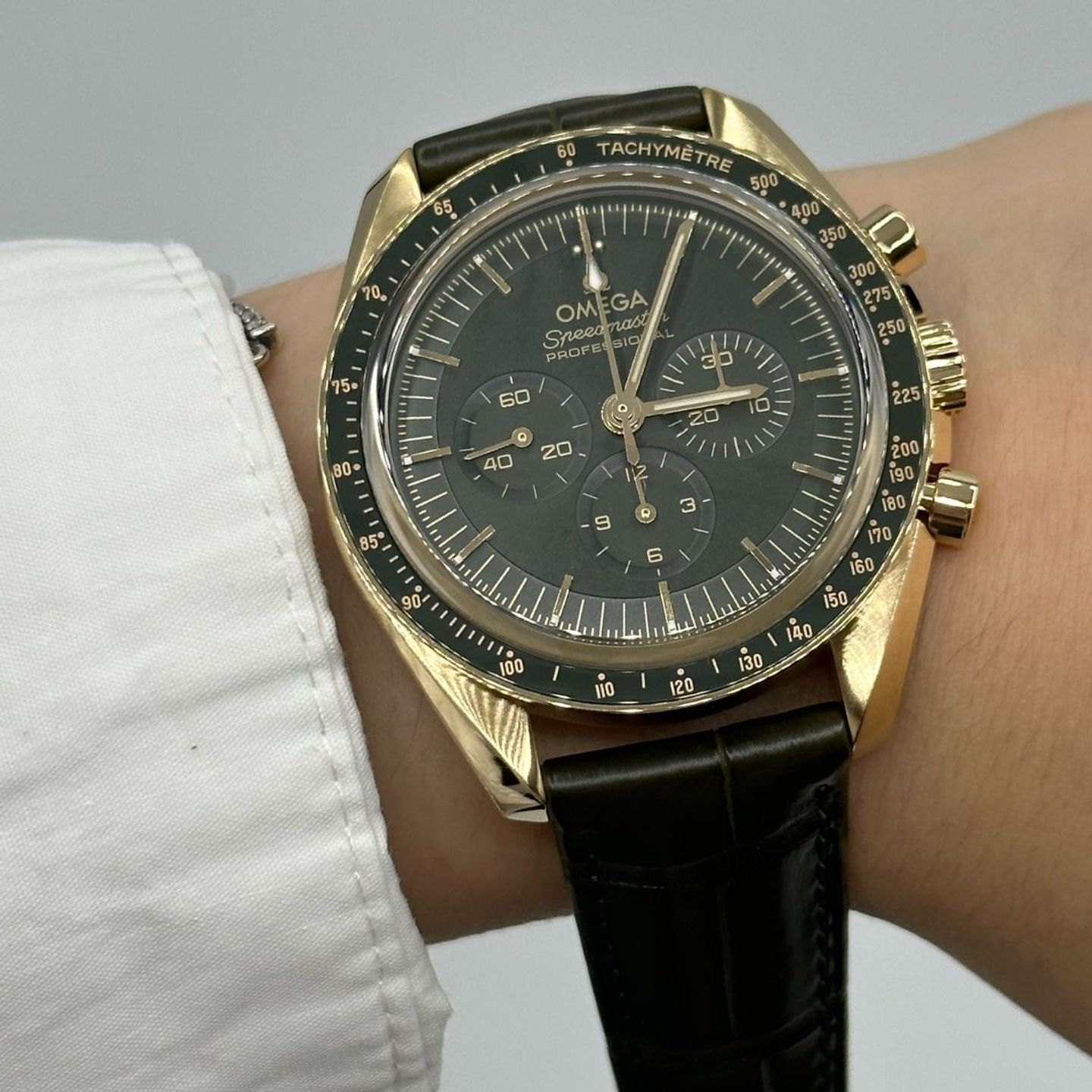 Omega Speedmaster Professional Moonwatch 310.63.42.50.10.001 (2024) - Groen wijzerplaat 42mm Geelgoud (1/6)