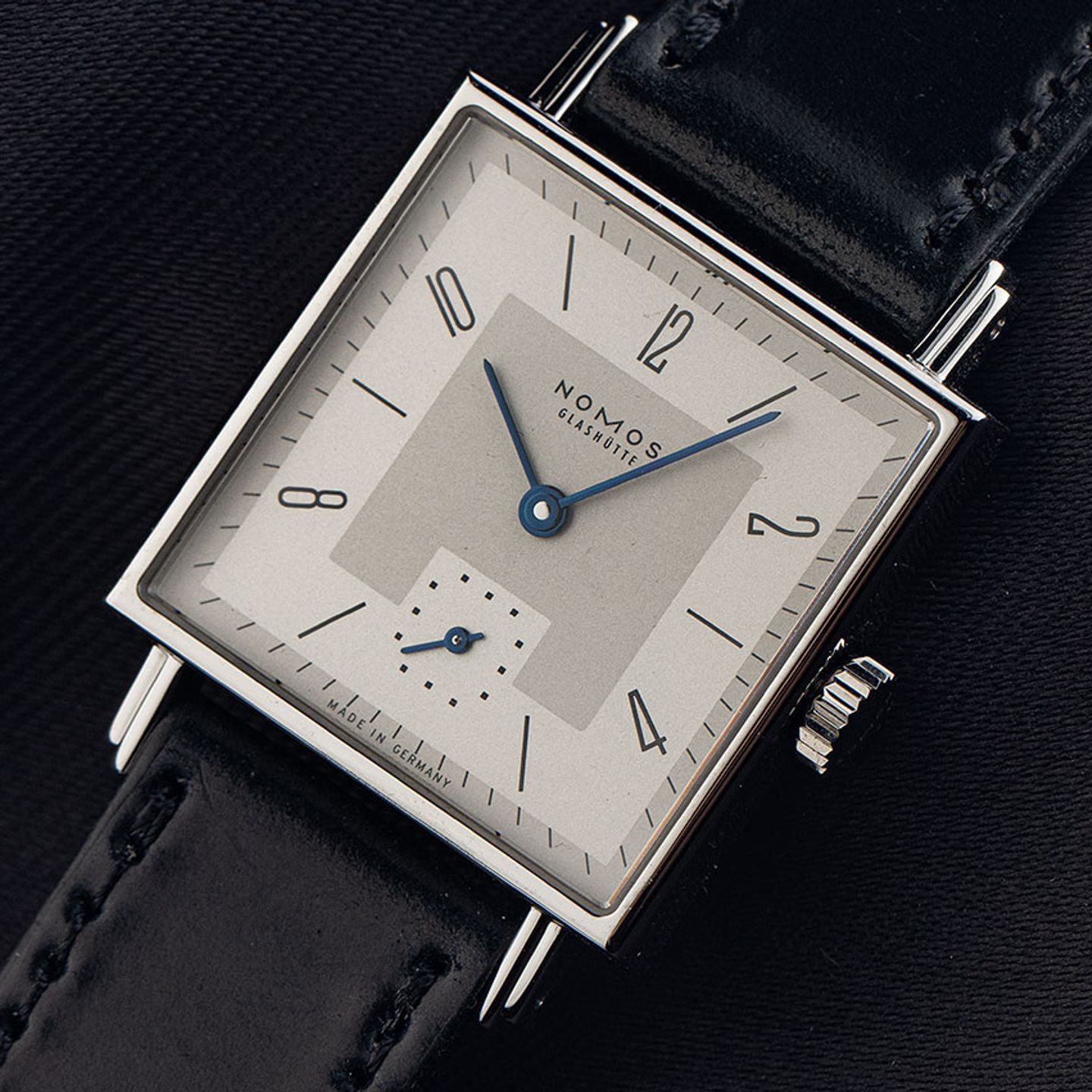 NOMOS Tetra 27 401 (2025) - Wit wijzerplaat 28mm Staal (3/7)