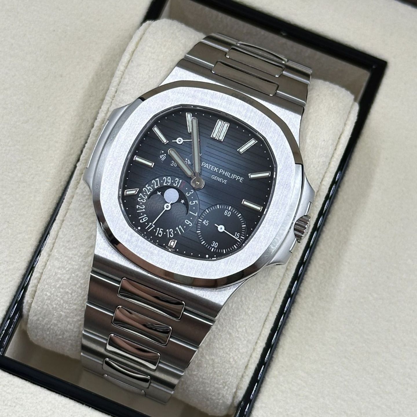 Patek Philippe Nautilus 5712/1A-001 (Onbekend (willekeurig serienummer)) - Blauw wijzerplaat 40mm Staal (8/8)