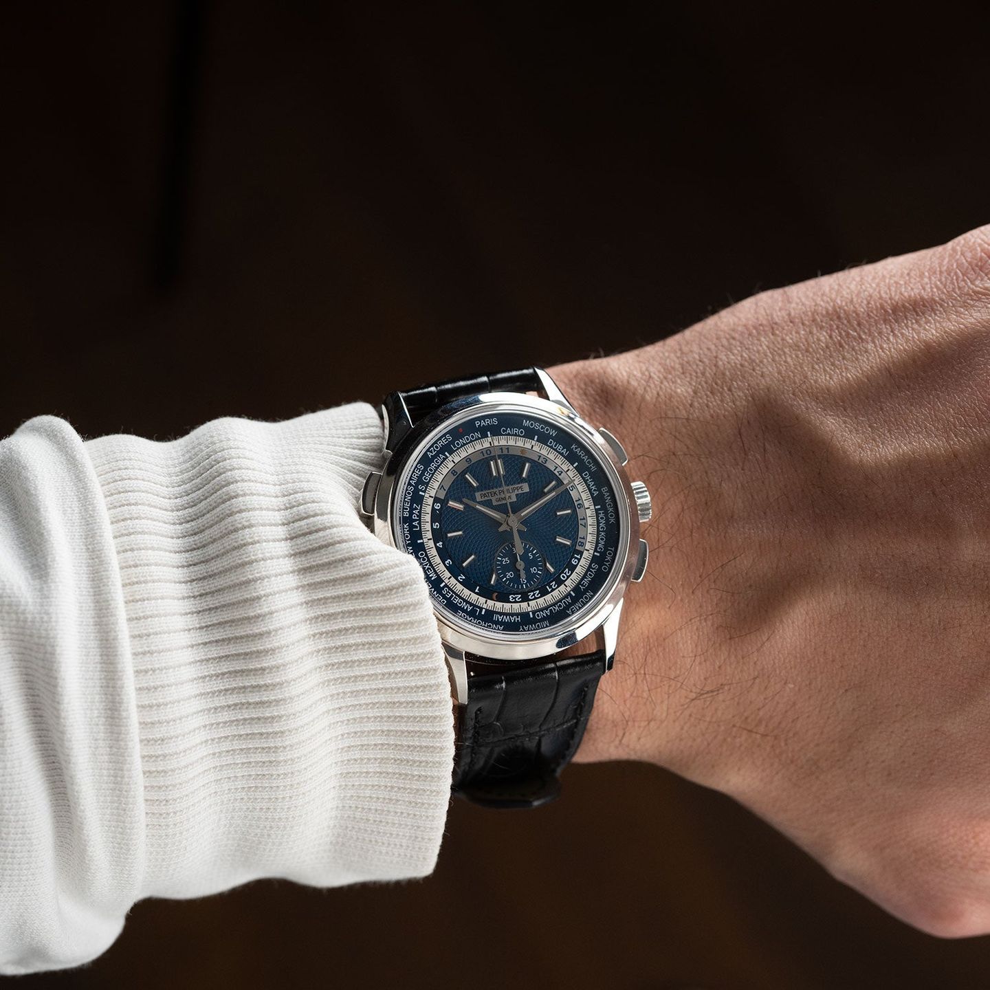 Patek Philippe World Time Chronograph 5930G-001 (2018) - Blue dial 40 mm White Gold case (7/8)