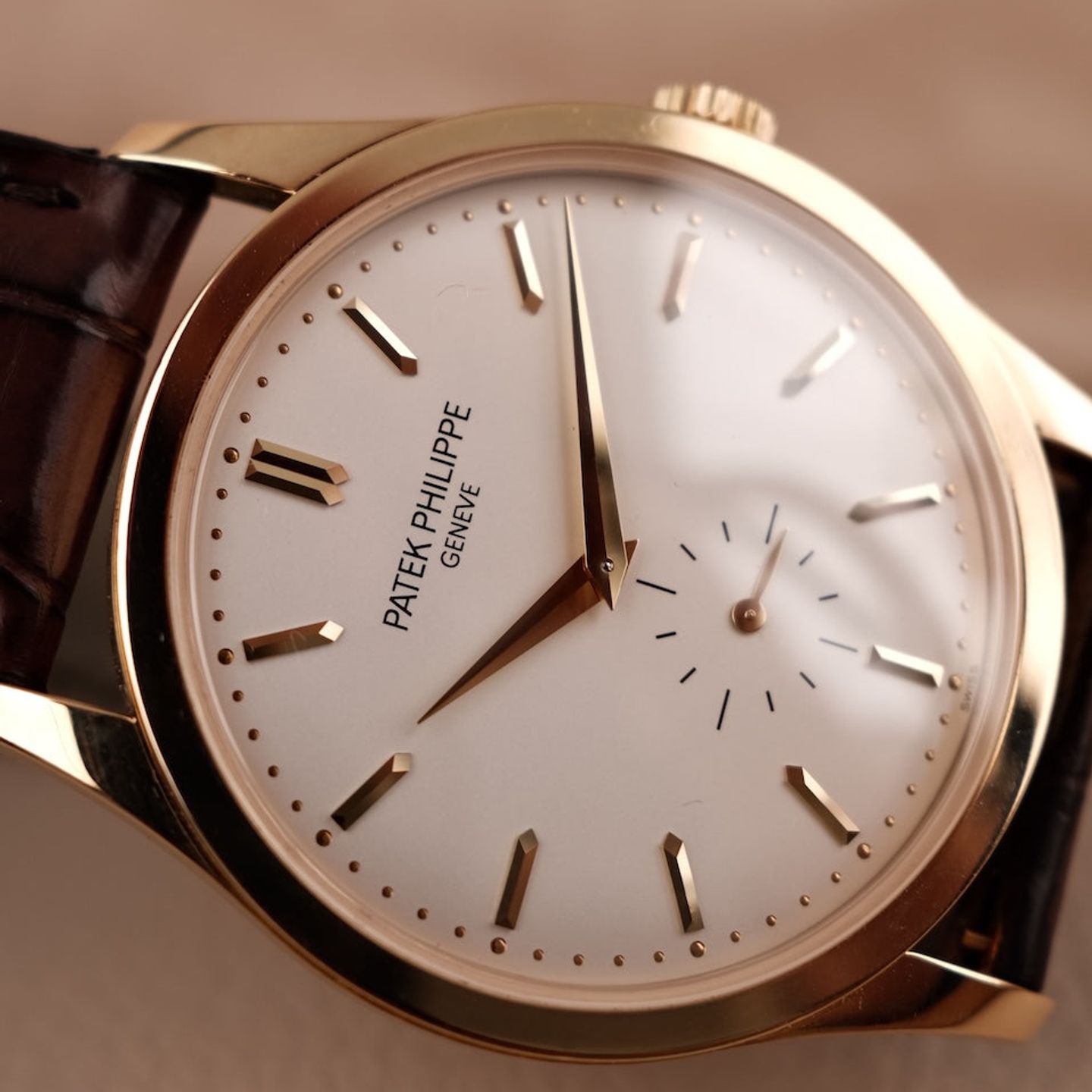 Patek Philippe Calatrava 5196J (Onbekend (willekeurig serienummer)) - Wit wijzerplaat 37mm Geelgoud (6/8)