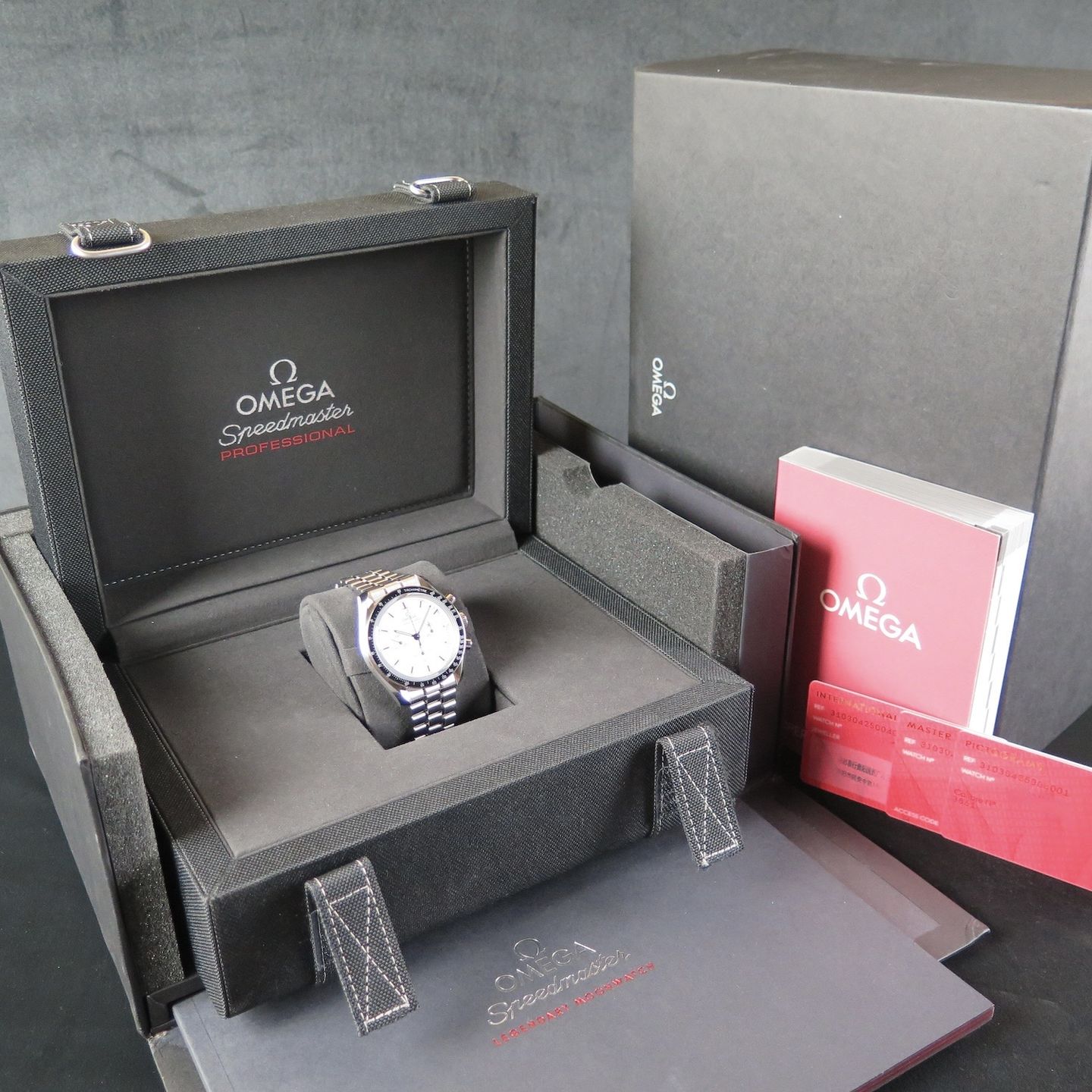 Omega Speedmaster Professional Moonwatch 310.30.42.50.04.001 (2024) - White dial 42 mm Steel case (8/8)