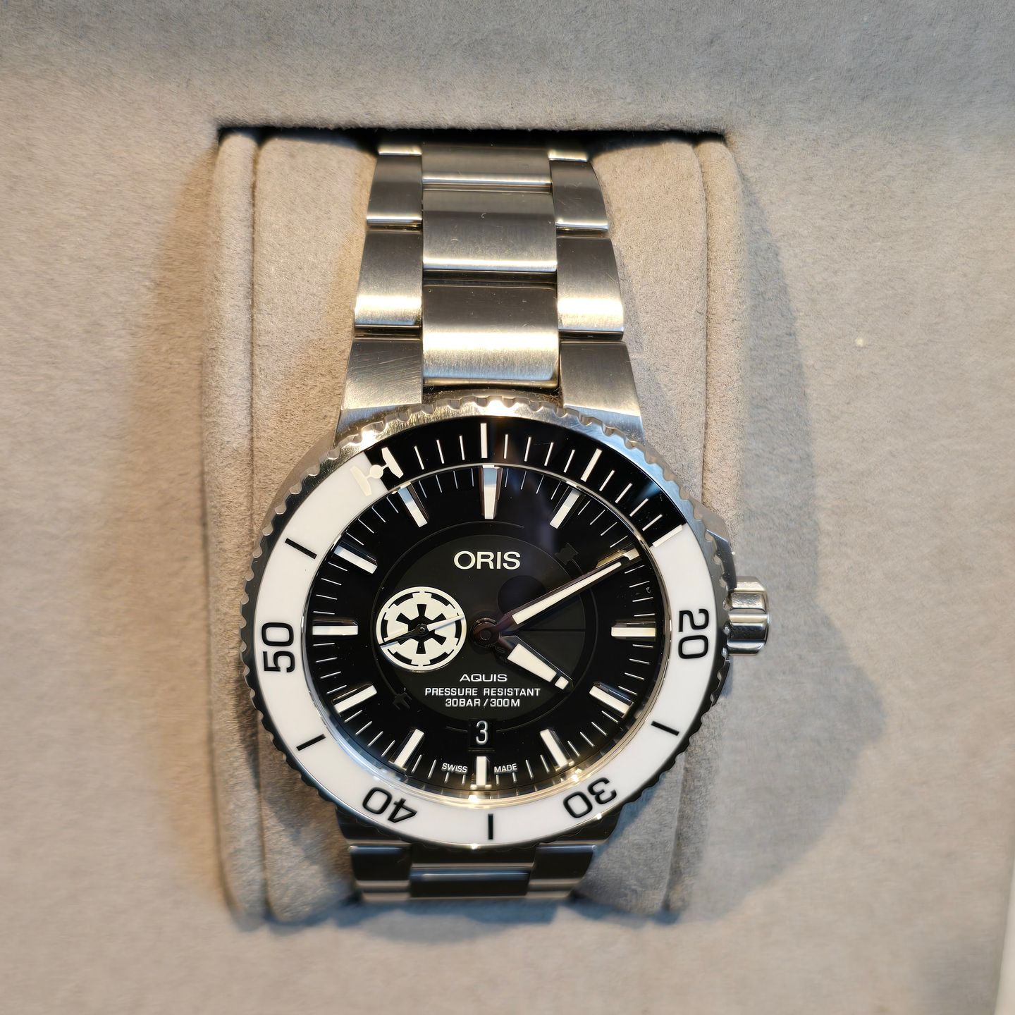 Oris Aquis 01 743 7734 4184-Set MB (Unknown (random serial)) - Black dial 44 mm Steel case (5/8)