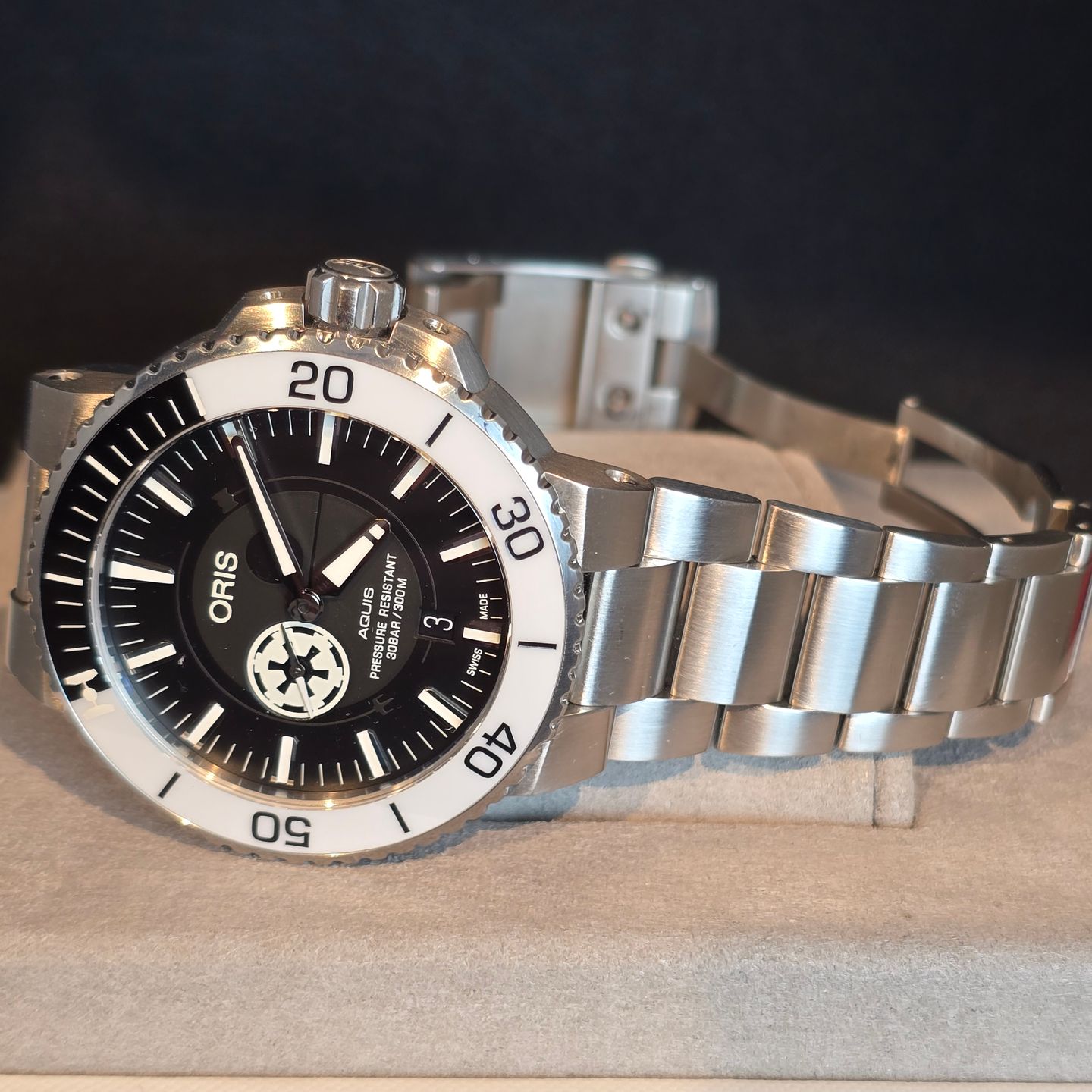 Oris Aquis 01 743 7734 4184-Set MB (Unknown (random serial)) - Black dial 44 mm Steel case (3/8)