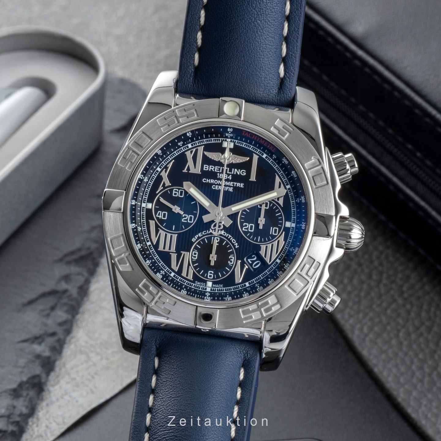 Breitling Chronomat 44 AB0110 (2010) - Zwart wijzerplaat 44mm Staal (1/8)