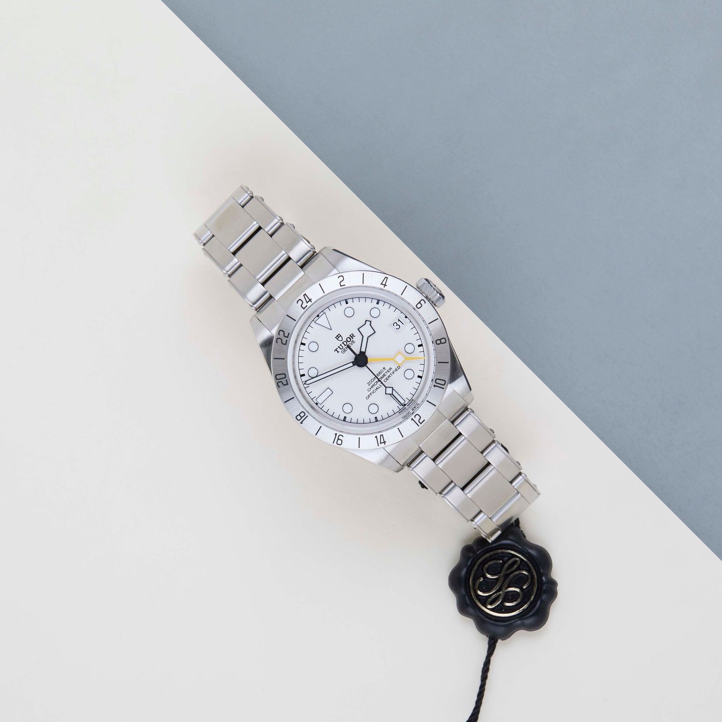 Tudor Black Bay 79470 (2025) - Black dial 39 mm Steel case (2/8)