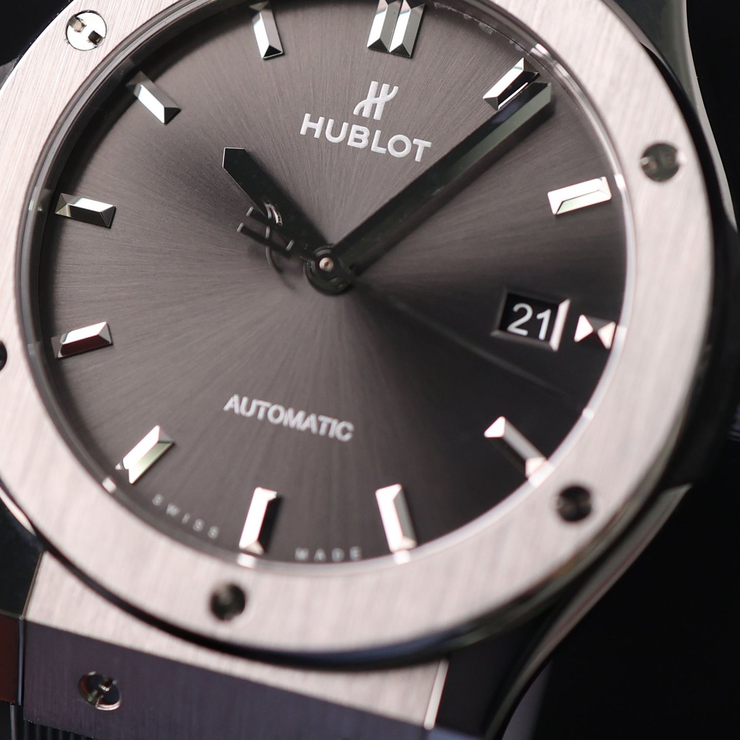 Hublot Classic Fusion Racing Grey 542.NX.7071.LR (2021) - Grijs wijzerplaat 42mm Titanium (2/3)