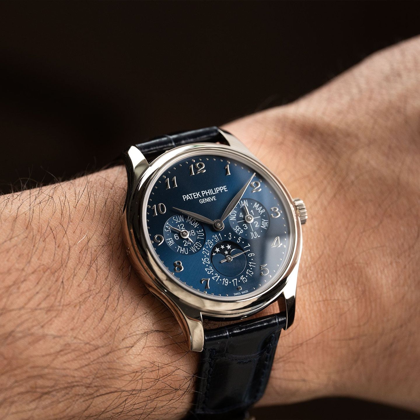 Patek Philippe Perpetual Calendar 5327G-001 - (7/8)