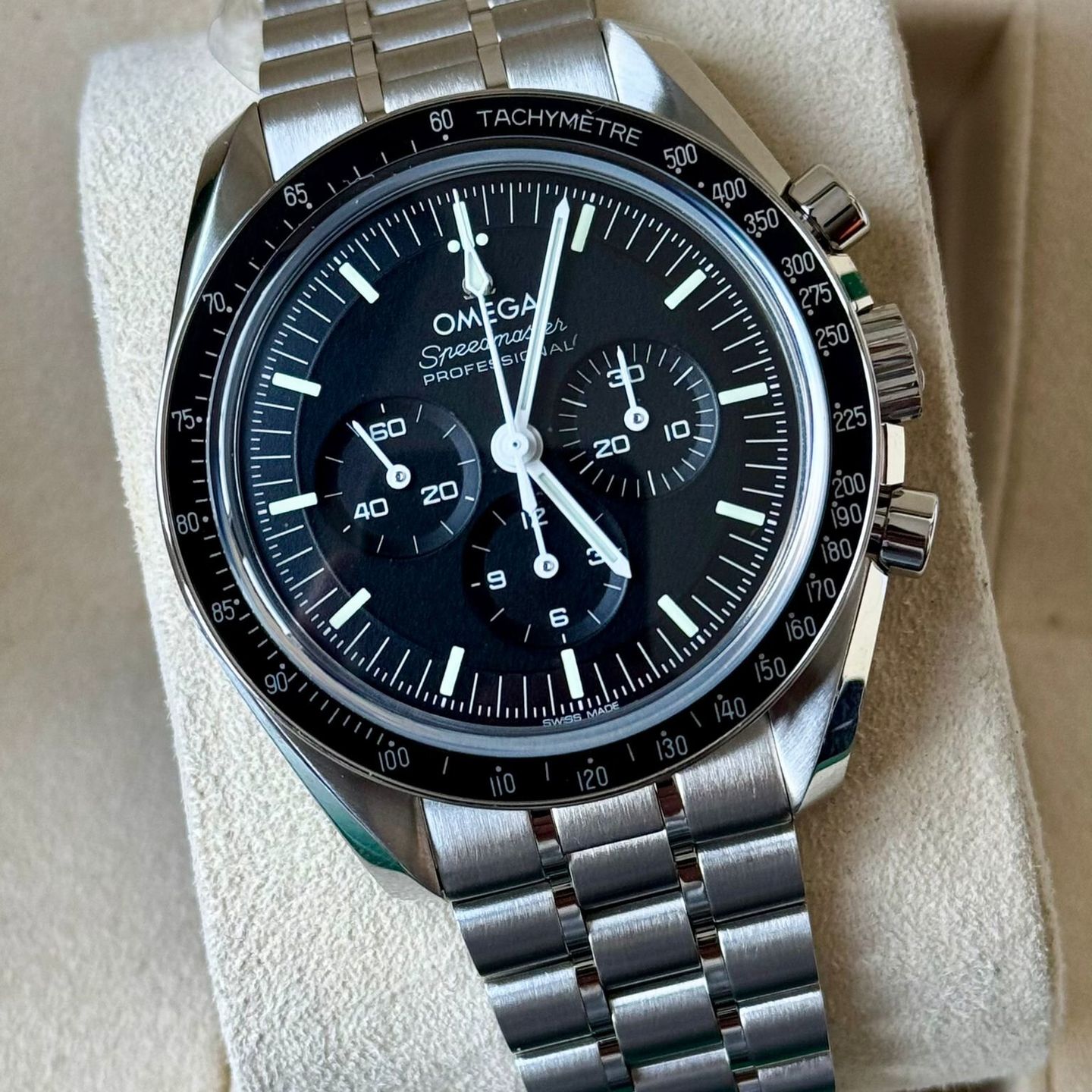 Omega Speedmaster Professional Moonwatch 310.30.42.50.01.002 (2024) - Black dial 42 mm Steel case (1/7)