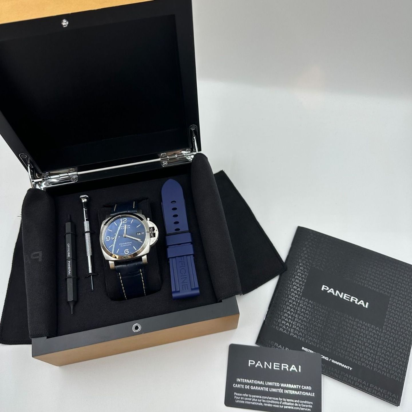 Panerai Luminor Marina PAM01313 (2024) - Blauw wijzerplaat 44mm Staal (2/8)