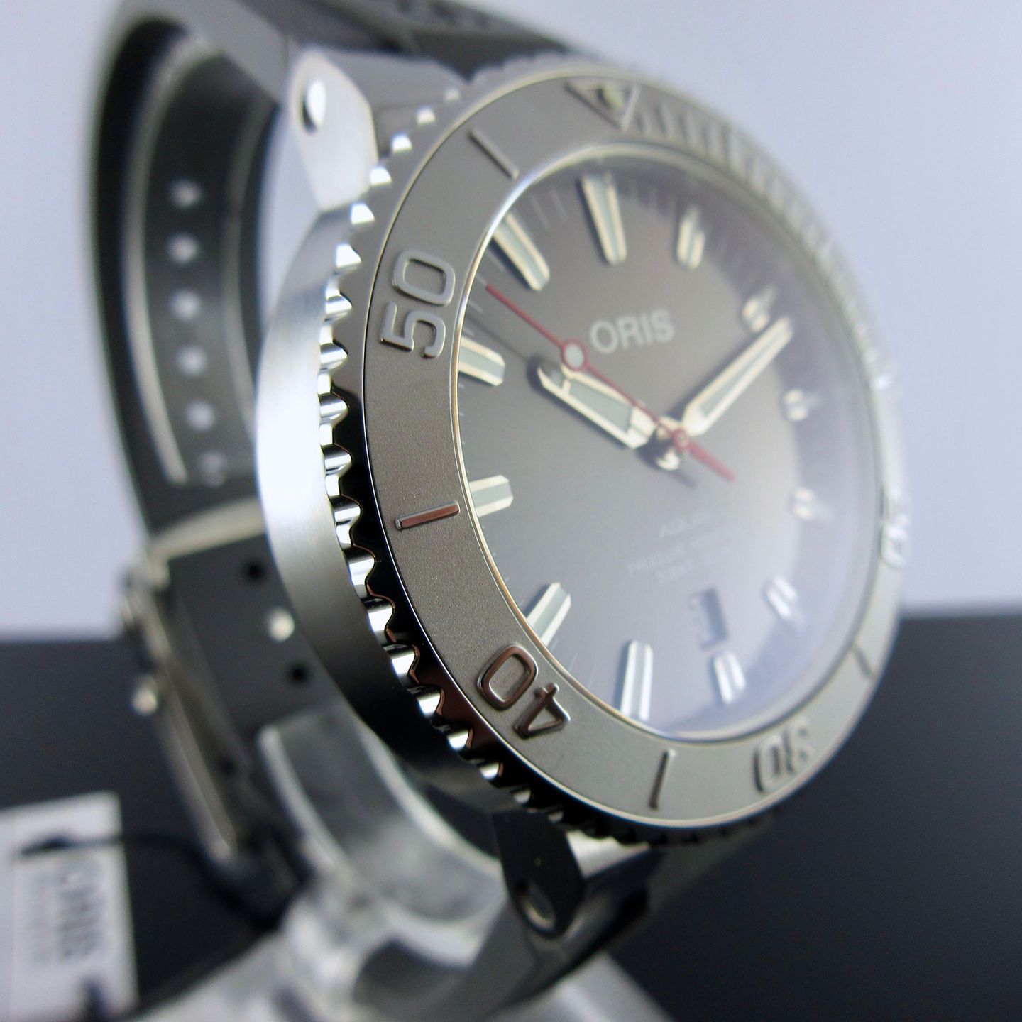 Oris Aquis Date 01 733 7730 4153-07 4 24 63 EB (2024) - Grijs wijzerplaat 44mm Staal (3/8)