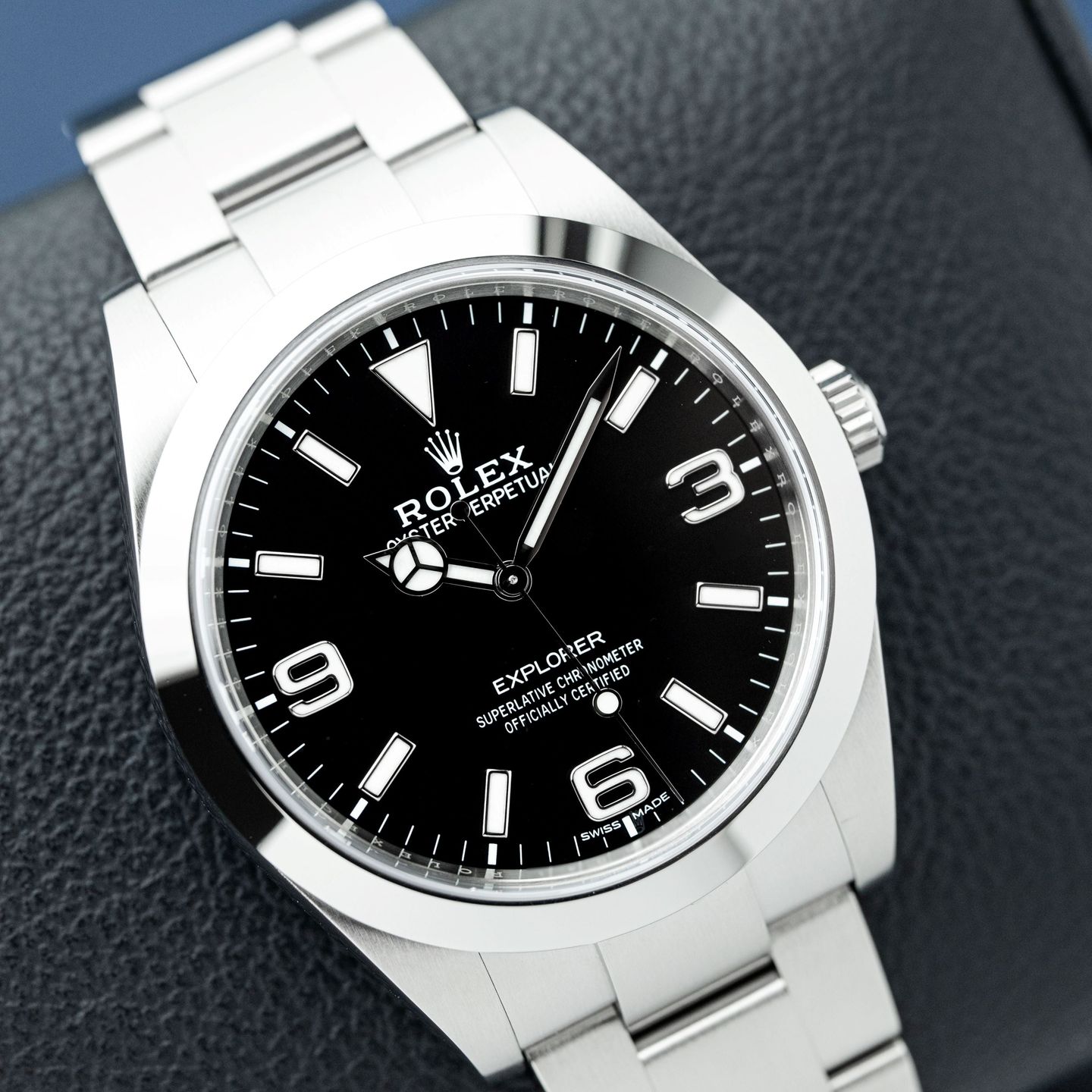 Rolex Explorer 214270 (2020) - Black dial 39 mm Steel case (2/8)