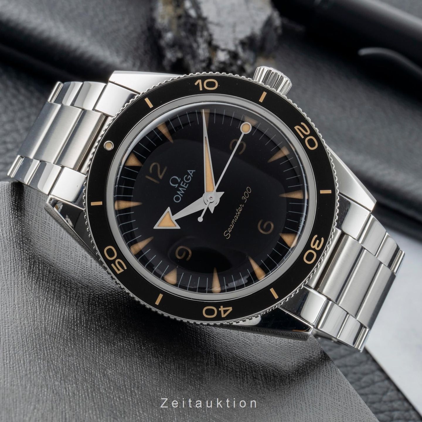 Omega Seamaster 300 234.30.41.21.01.001 - (2/8)