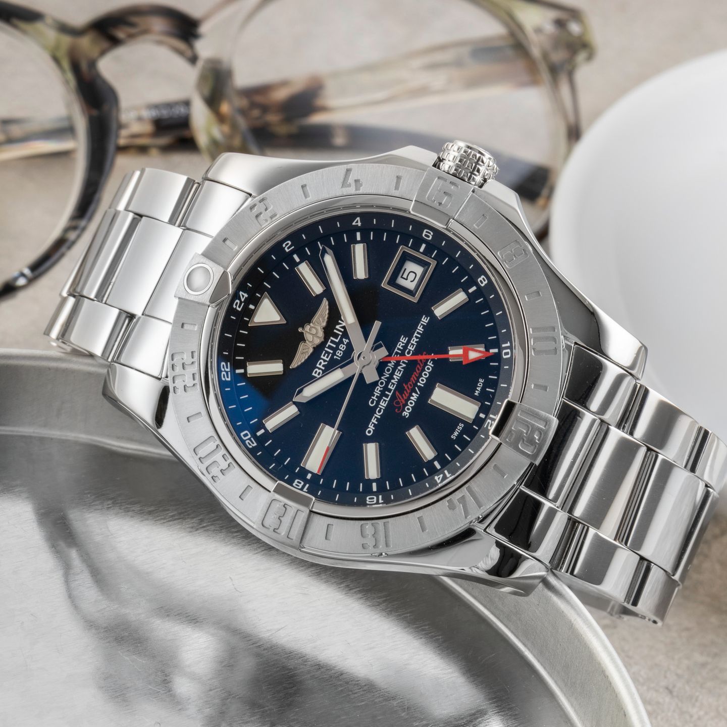 Breitling Avenger II GMT A32390111B1A1 (Onbekend (willekeurig serienummer)) - Zwart wijzerplaat 43mm Staal (2/8)