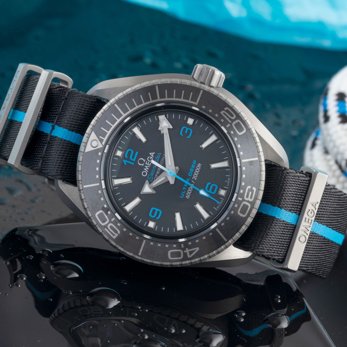 Omega Seamaster Planet Ocean 215.92.46.21.01.001 (2022) - Black dial 46 mm Titanium case (2/8)