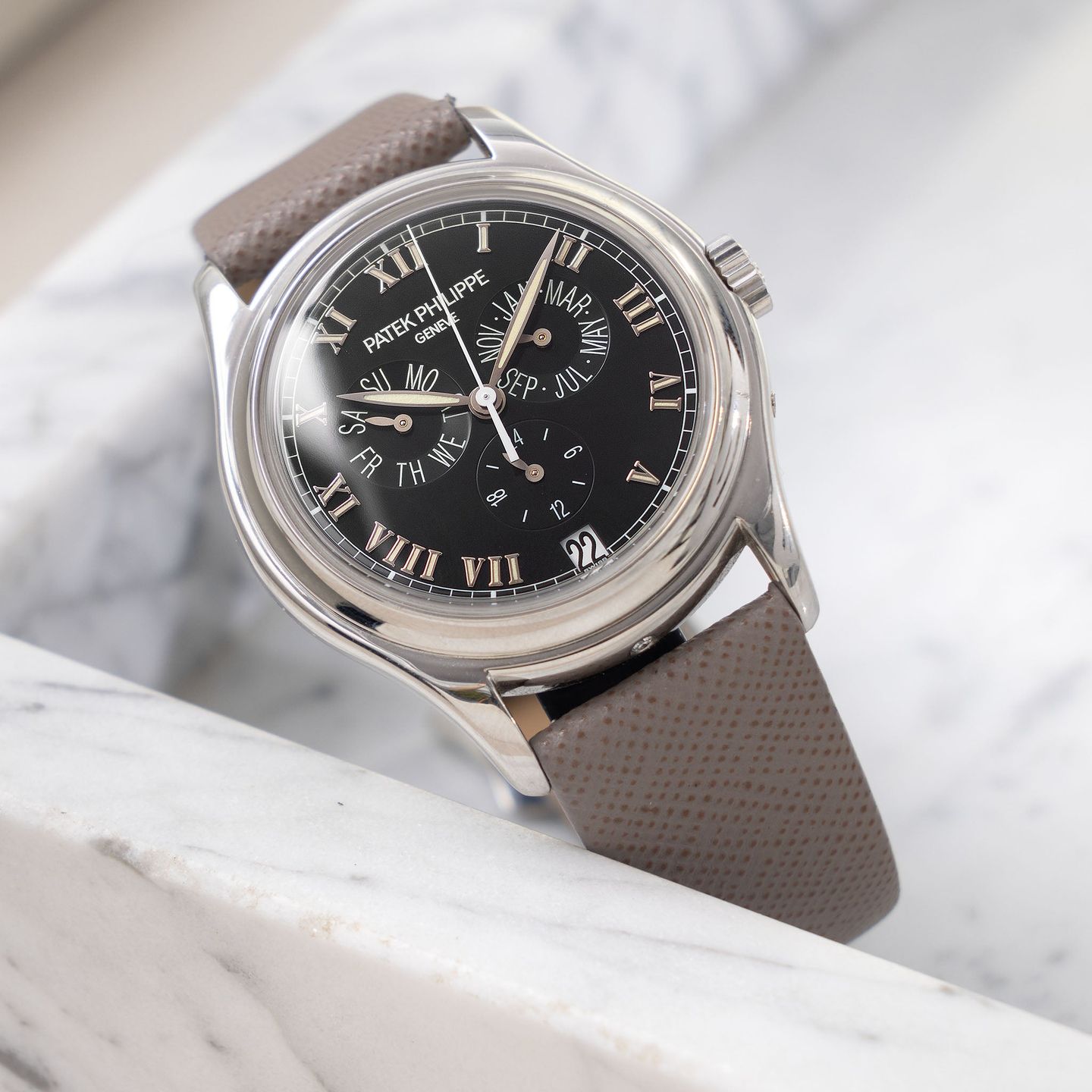 Patek Philippe Annual Calendar 5035P (1997) - 37mm Platina (3/8)