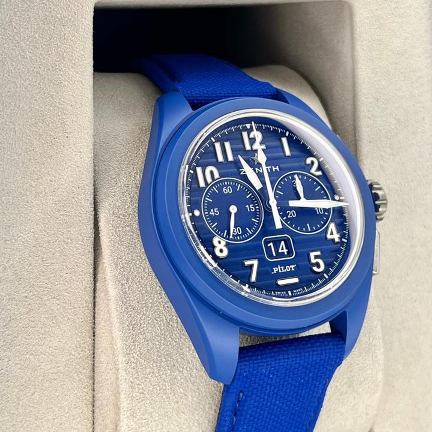 Zenith Pilot 49.4002.3652/51.I009 (2025) - Blue dial 43 mm Titanium case (8/16)