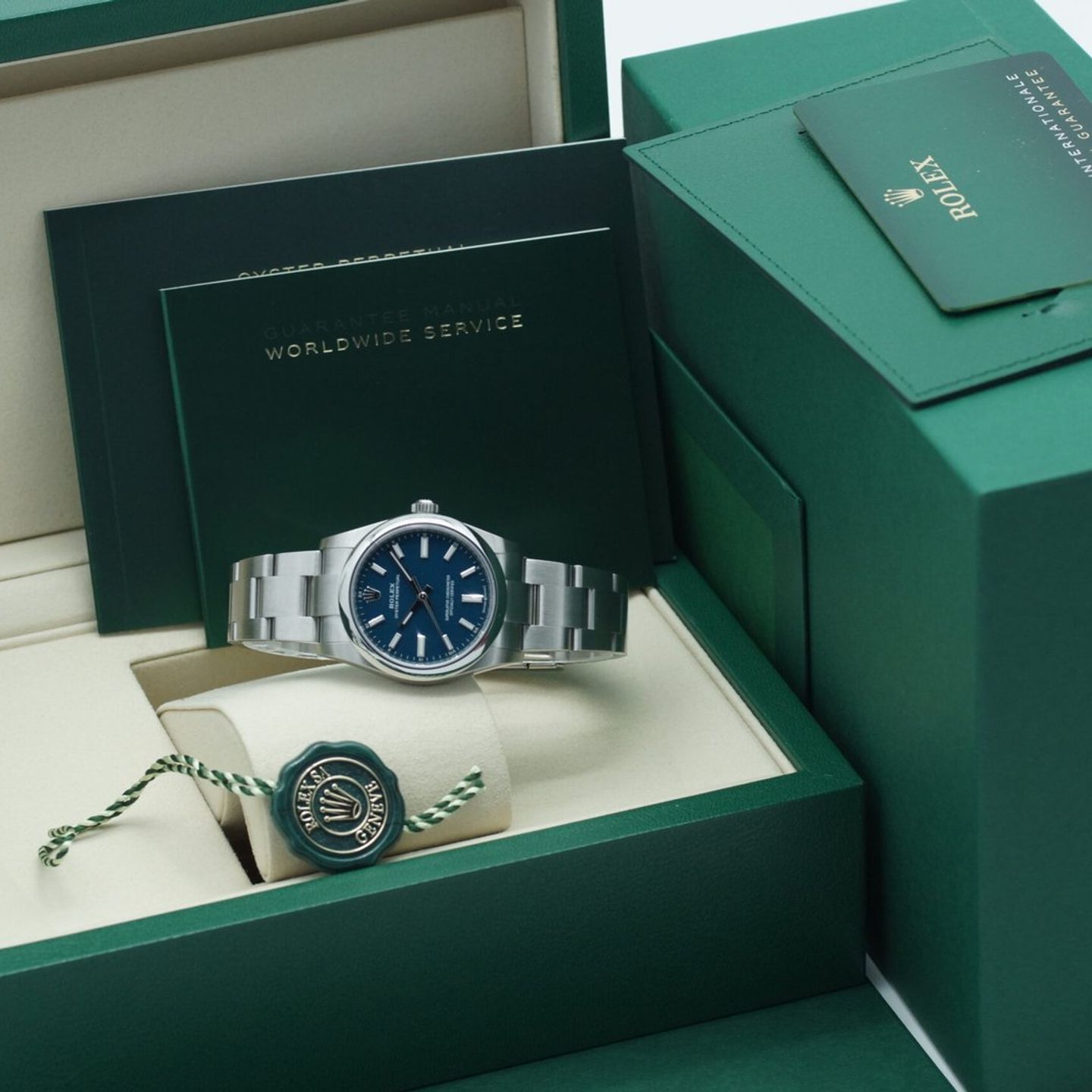 Rolex Oyster Perpetual 34 124200 - (2/8)