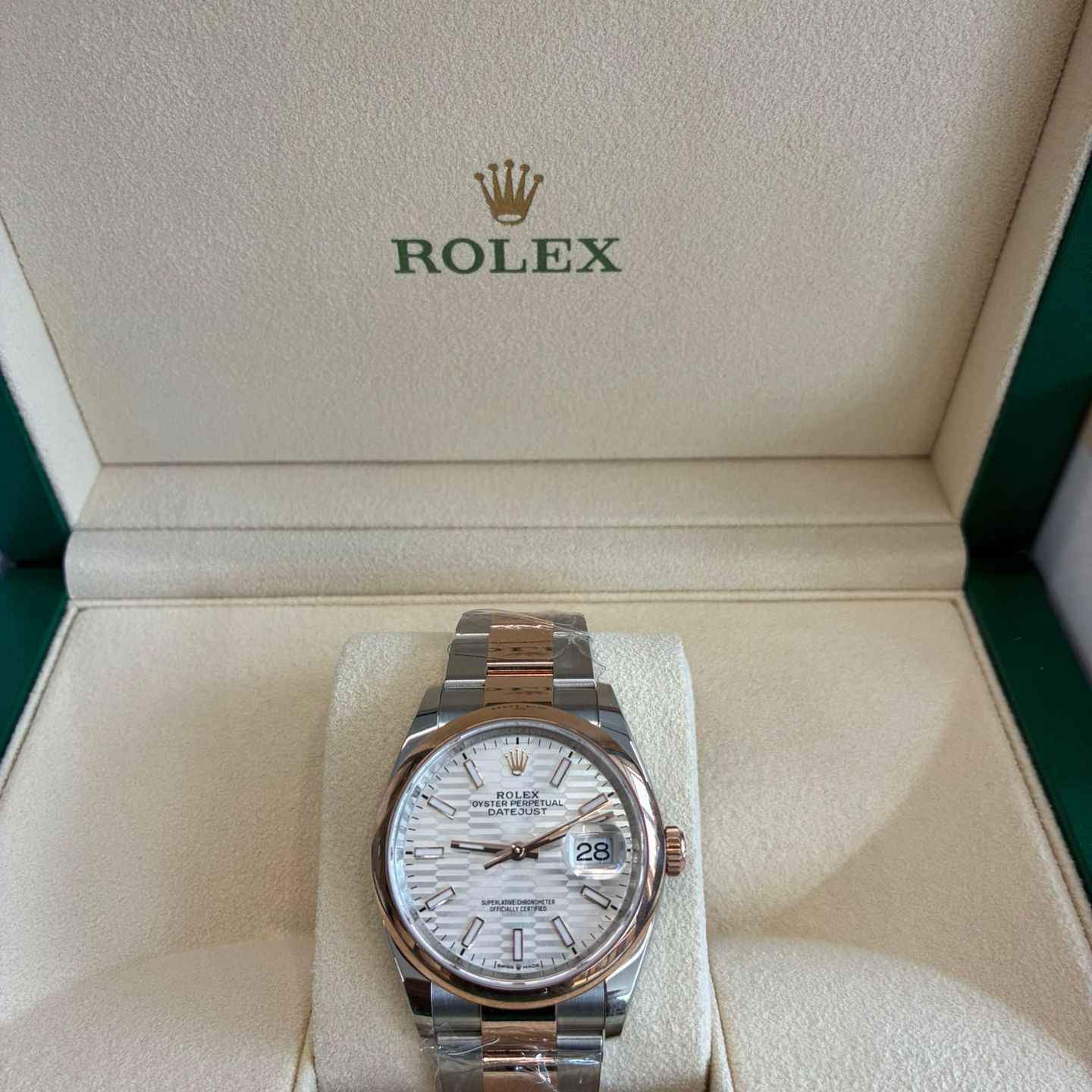 Rolex Datejust 36 126201 (2024) - Silver dial 36 mm Gold/Steel case (1/8)