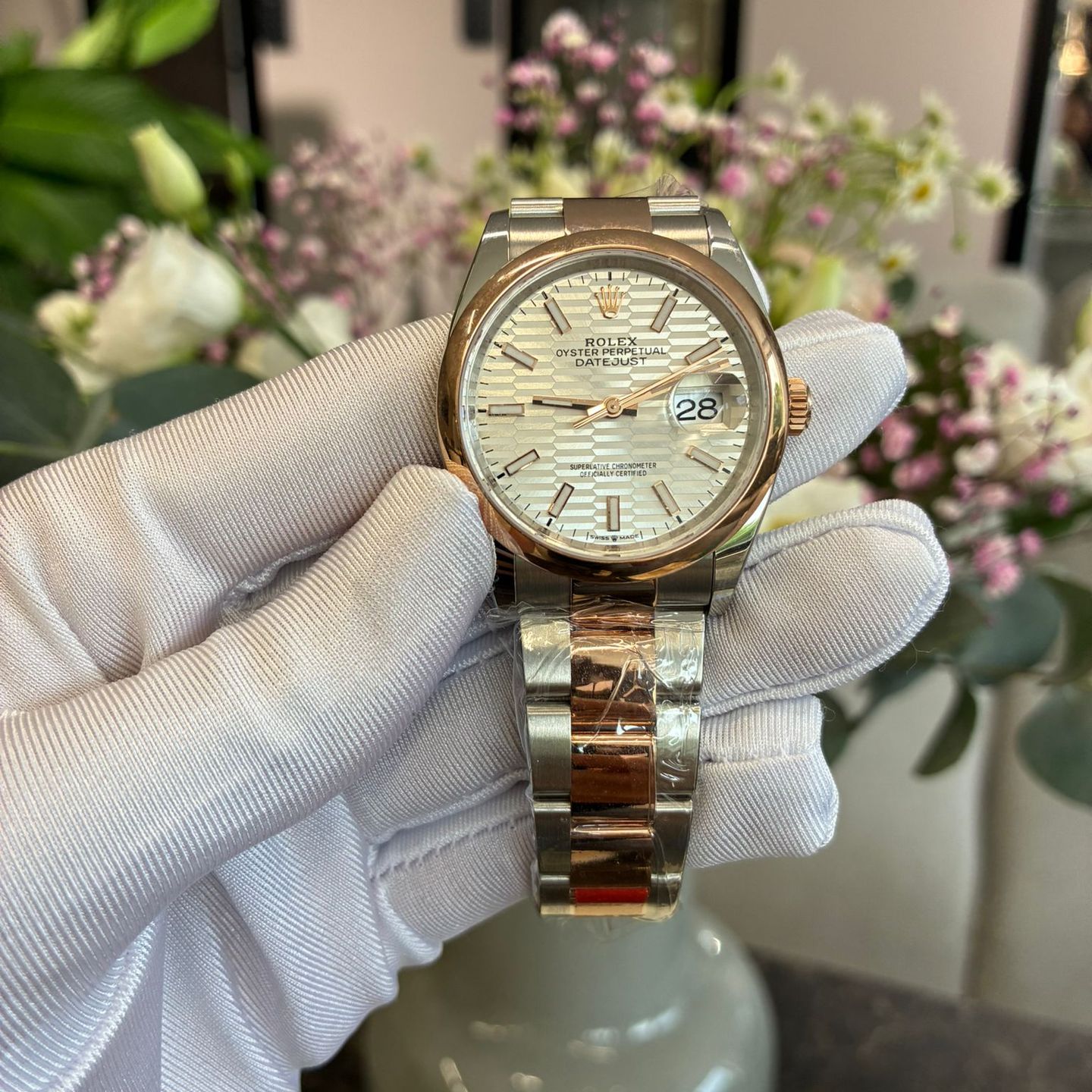 Rolex Datejust 36 126201 (2024) - Silver dial 36 mm Gold/Steel case (3/8)