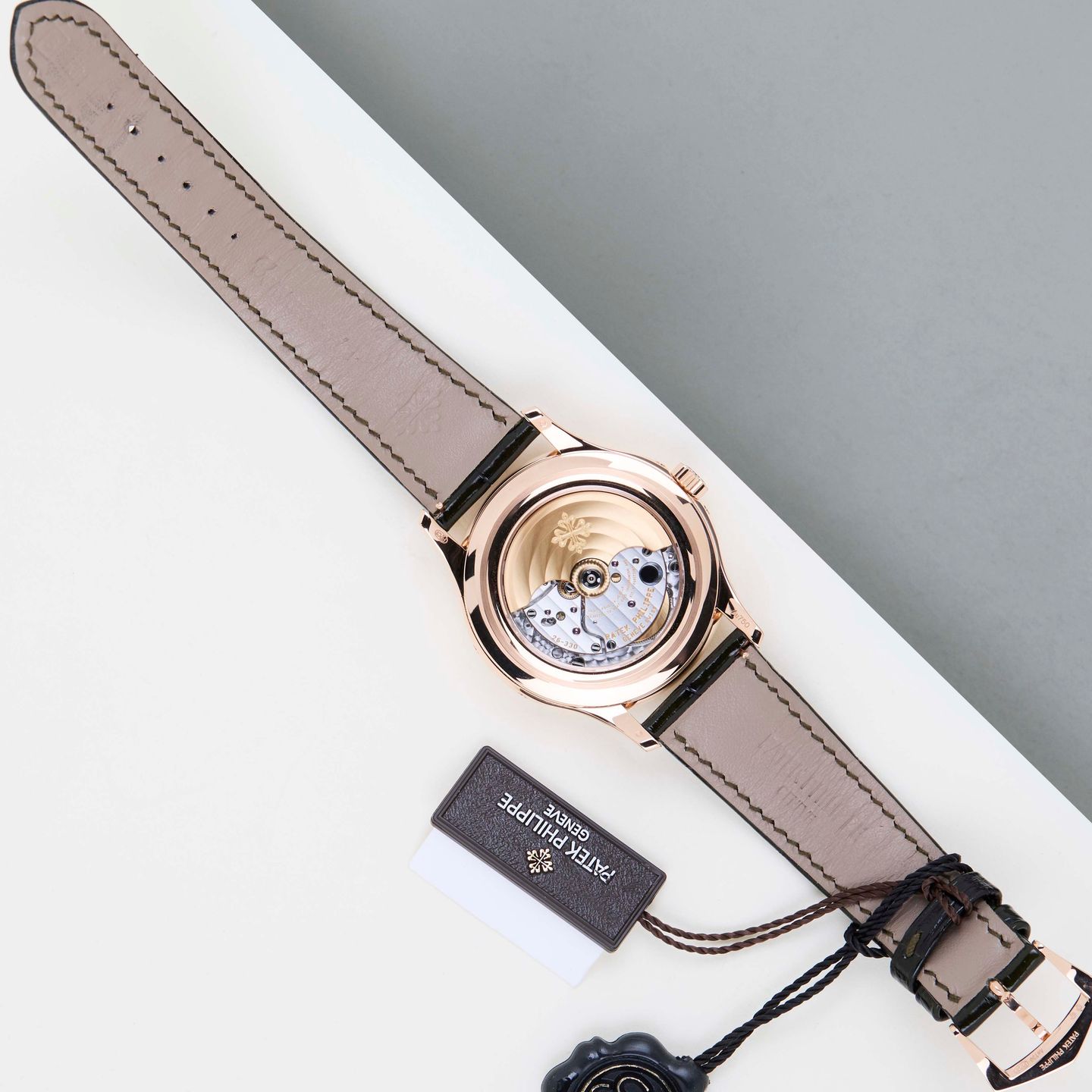Patek Philippe Annual Calendar 5205R-011 (2024) - Green dial 40 mm Rose Gold case (6/8)
