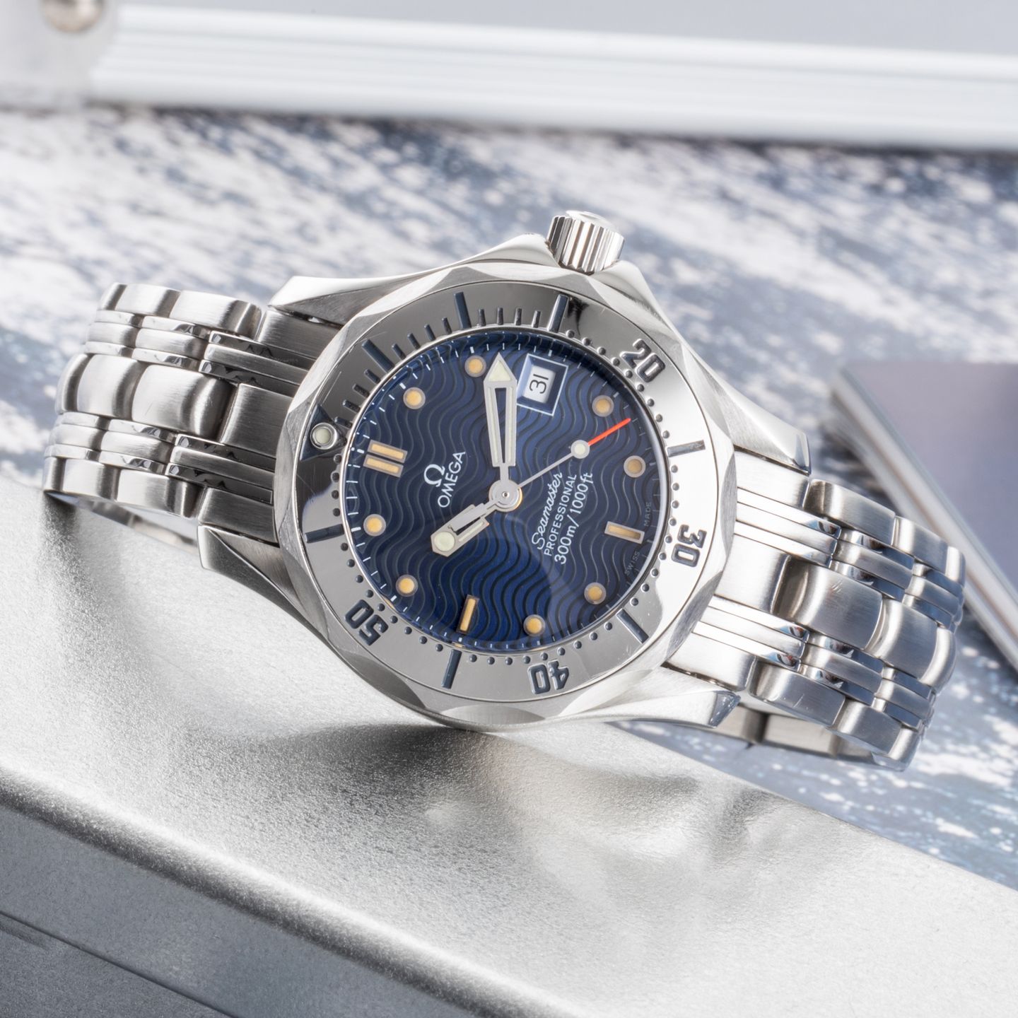 Omega Seamaster 2582.50.00 (1995) - Blue dial 28 mm Steel case (2/8)