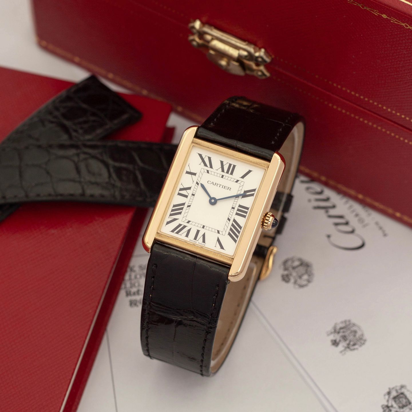 Cartier Tank Solo W5200004 (2018) - Silver dial 35 mm Yellow Gold case (1/8)