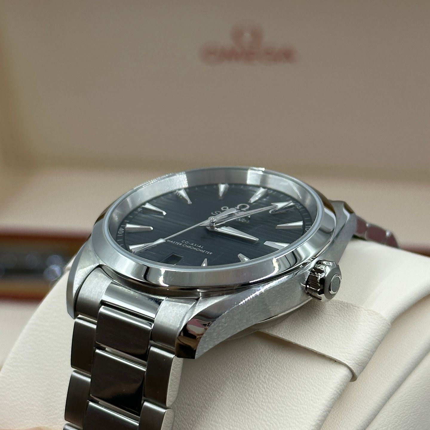 Omega Seamaster Aqua Terra 220.10.38.20.10.003 (2025) - Green dial 38 mm Steel case (7/8)