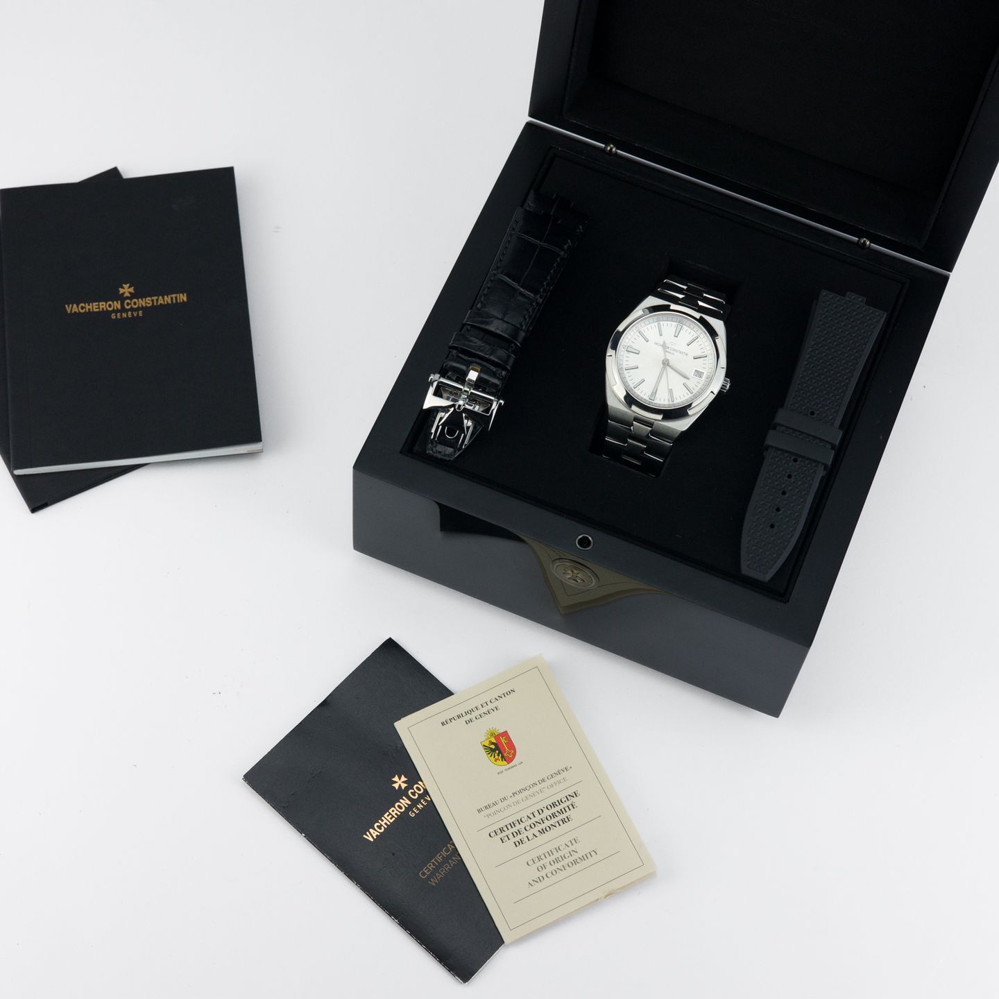 Vacheron Constantin Overseas 4500V/110A-B126 (2018) - Silver dial 42 mm Steel case (2/8)