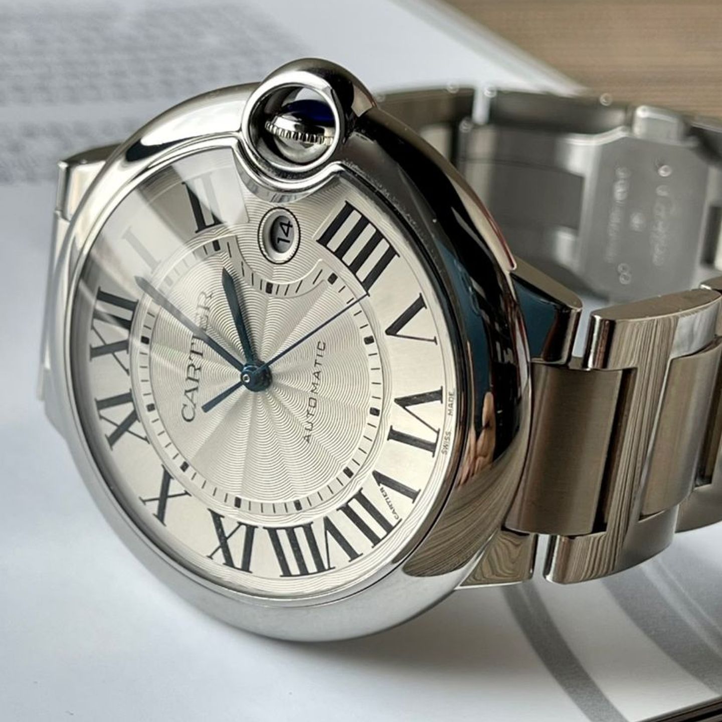 Cartier Ballon Bleu 42mm WSBB0049 (2025) - Zilver wijzerplaat 42mm Staal (4/5)