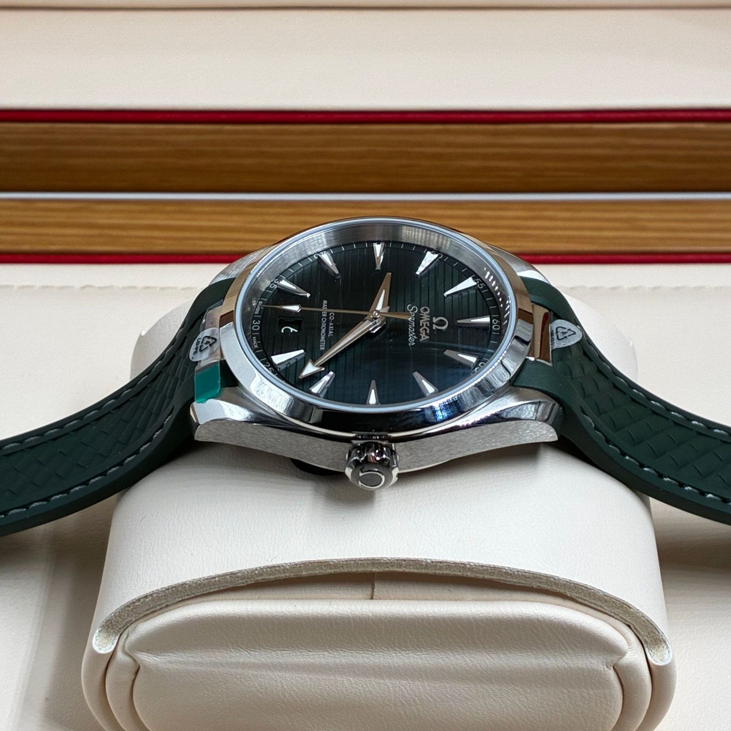 Omega Seamaster Aqua Terra 220.12.38.20.10.001 (2025) - Green dial 38 mm Steel case (4/8)