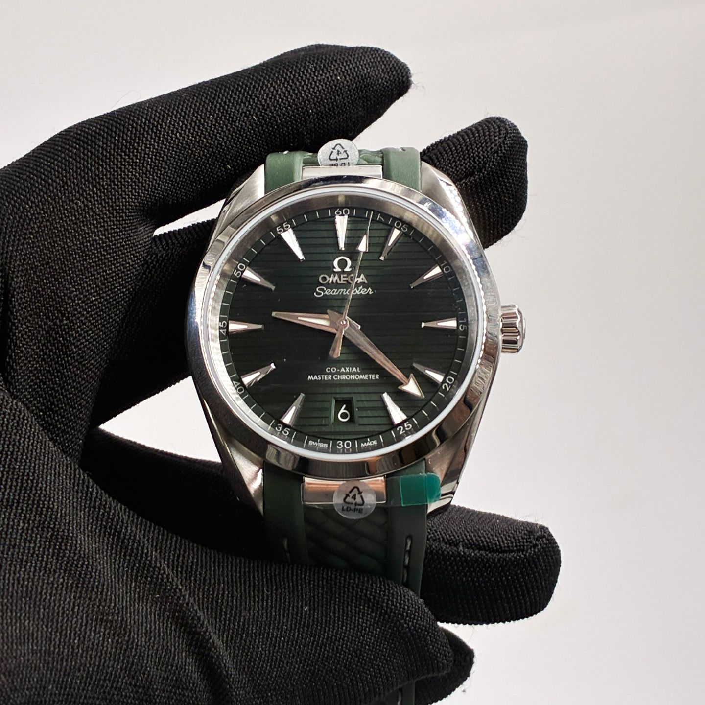 Omega Seamaster Aqua Terra 220.12.38.20.10.001 (2025) - Green dial 38 mm Steel case (8/8)