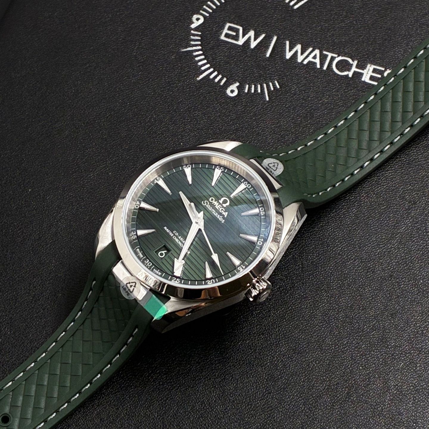 Omega Seamaster Aqua Terra 220.12.38.20.10.001 (2025) - Green dial 38 mm Steel case (2/8)