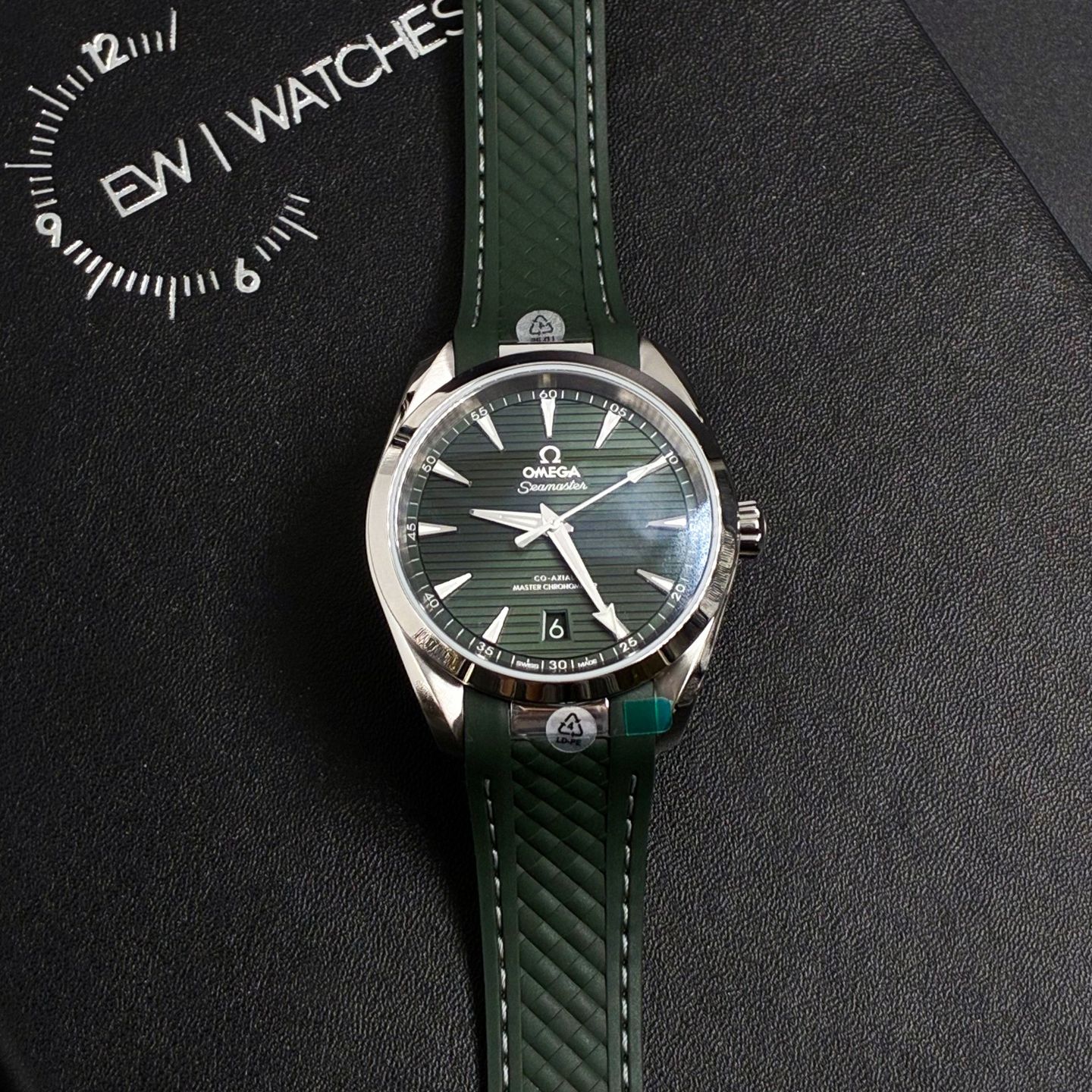 Omega Seamaster Aqua Terra 220.12.38.20.10.001 (2025) - Green dial 38 mm Steel case (1/8)