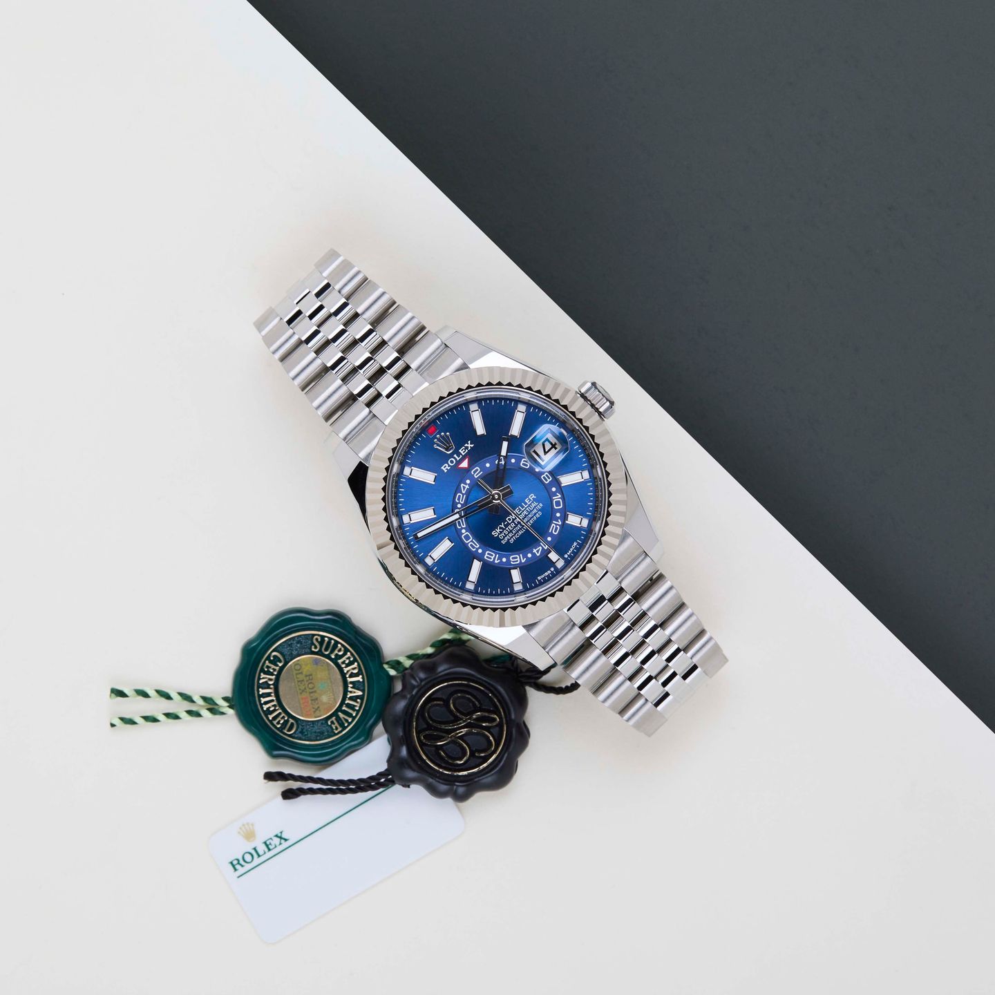 Rolex Sky-Dweller 336934 (2026) - 42 mm Gold/Steel case (2/8)