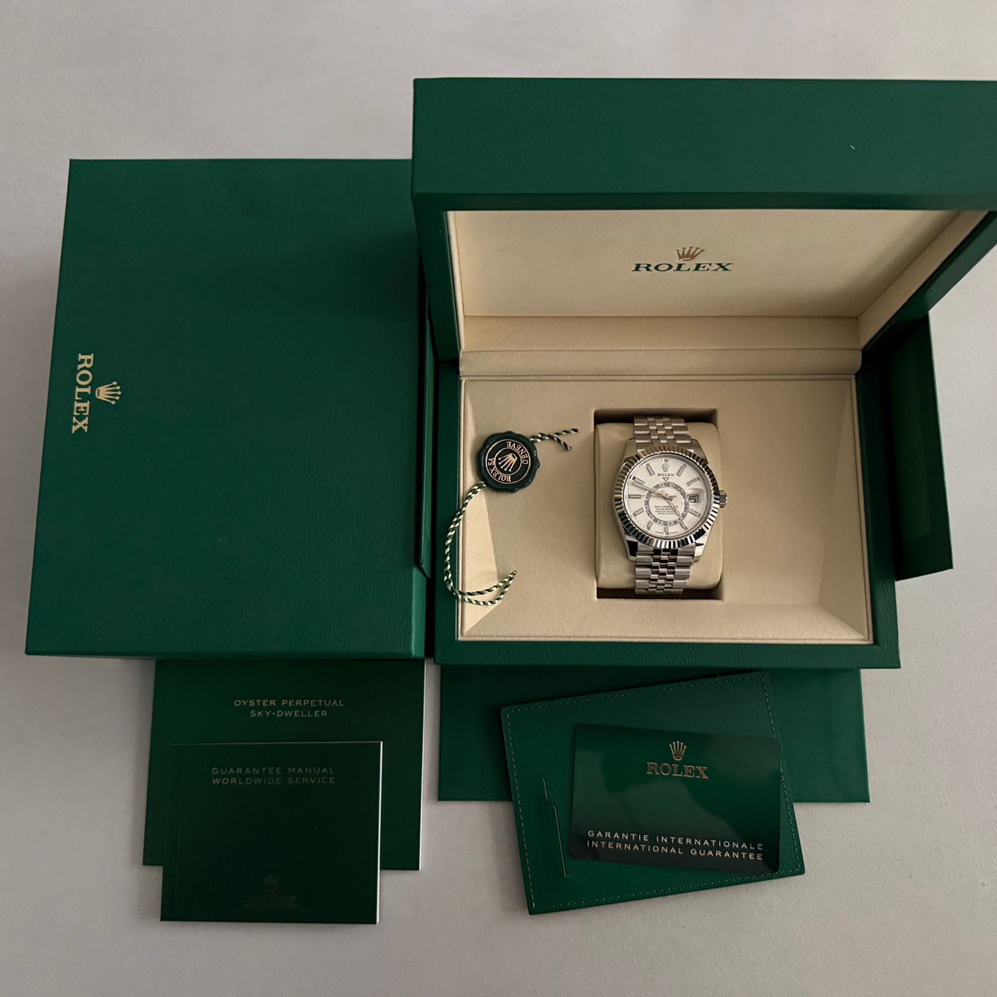 Rolex Sky-Dweller 336934 (2025) - White dial 42 mm Steel case (2/7)